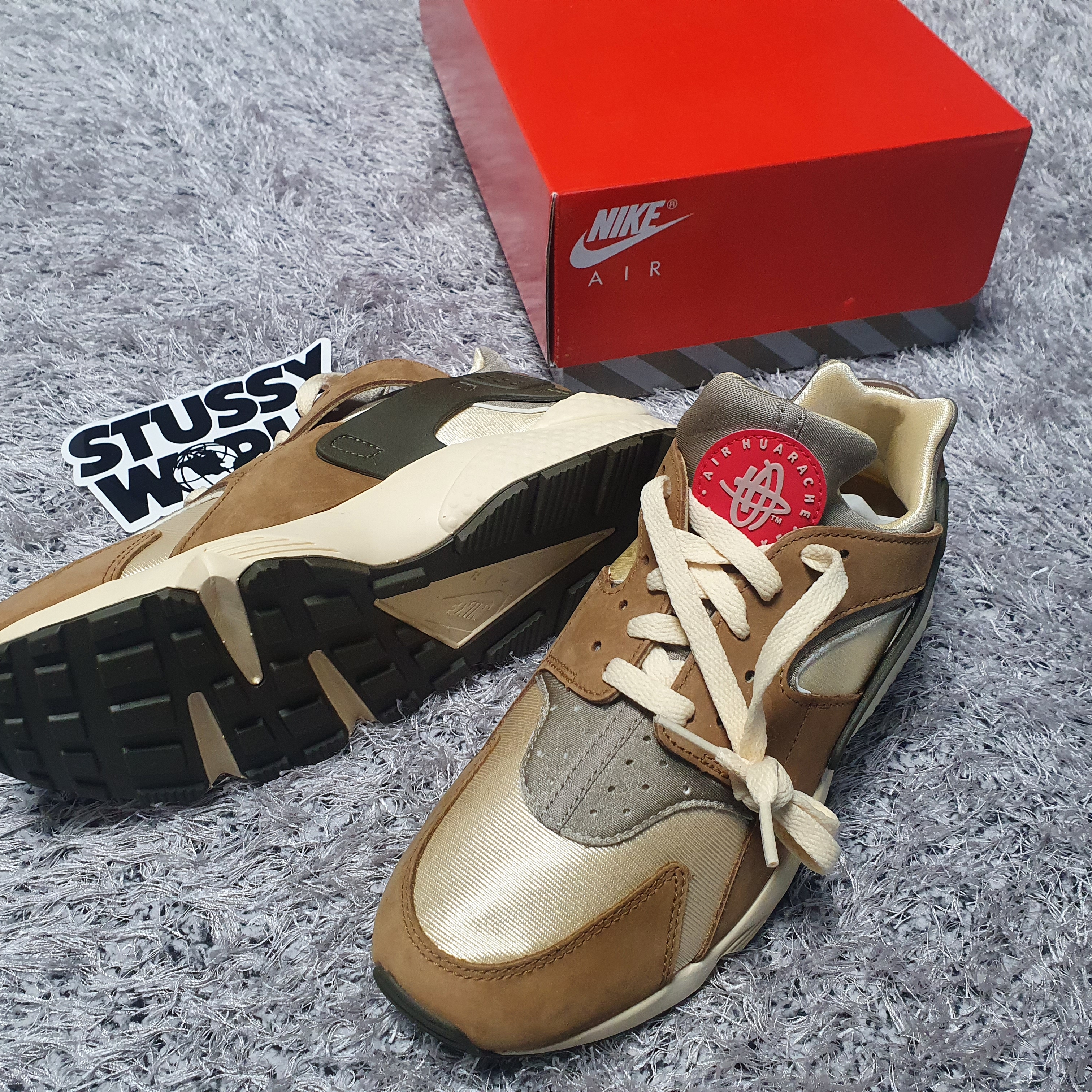 Nike x Stussy Air Huarache LE Desert Oak 착용 스타일