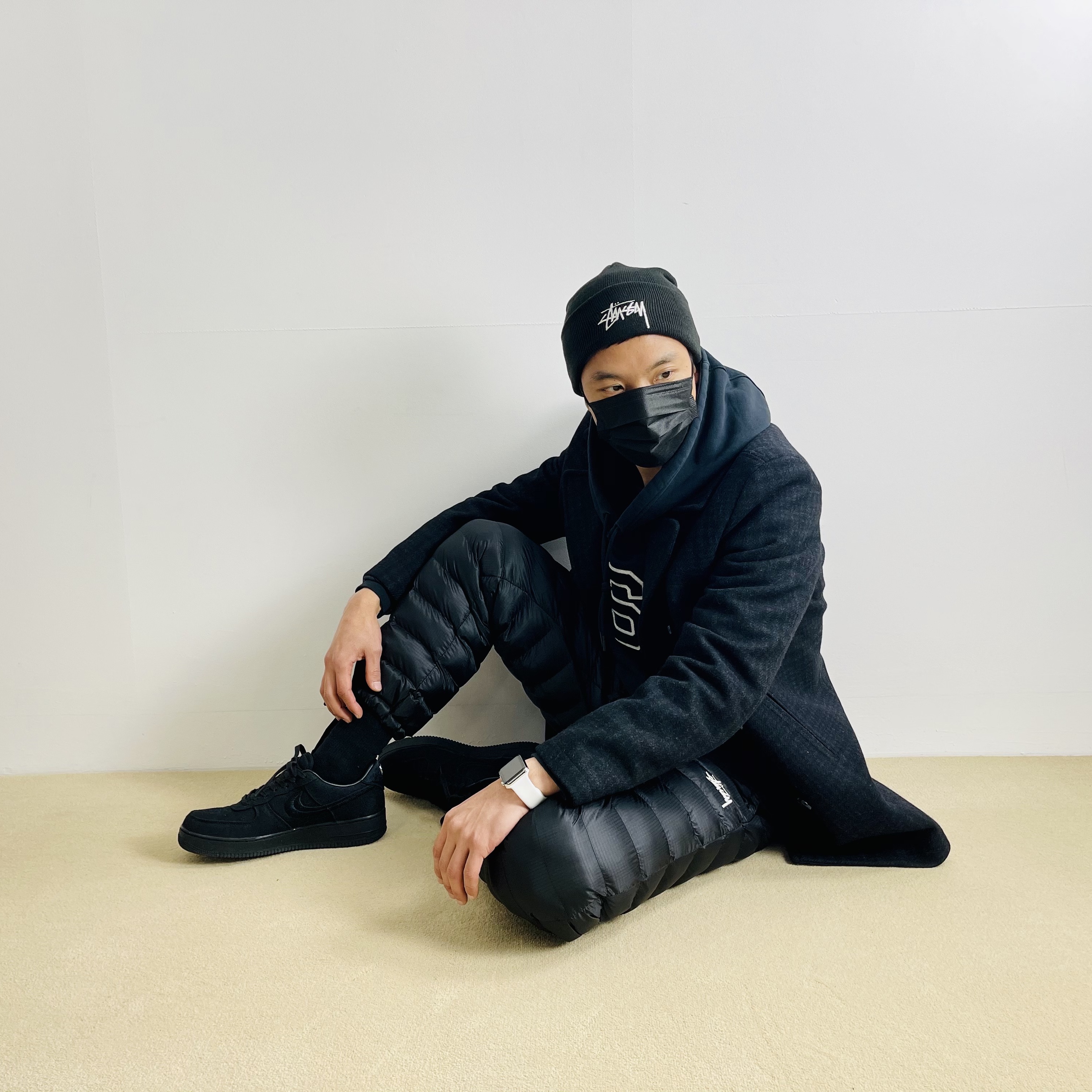 Nike x Stussy Air Force 1 Low Triple Black, Nike x Stussy Cuff Beanie Black 착용 스타일 - 1