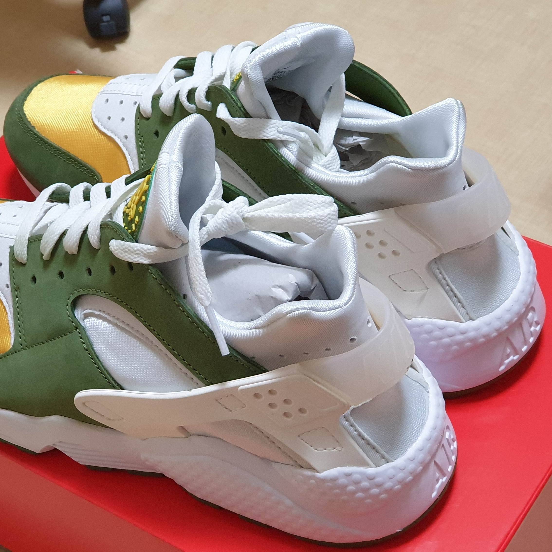 Nike x Stussy Air Huarache LE Dark Olive 착용 스타일 - 4