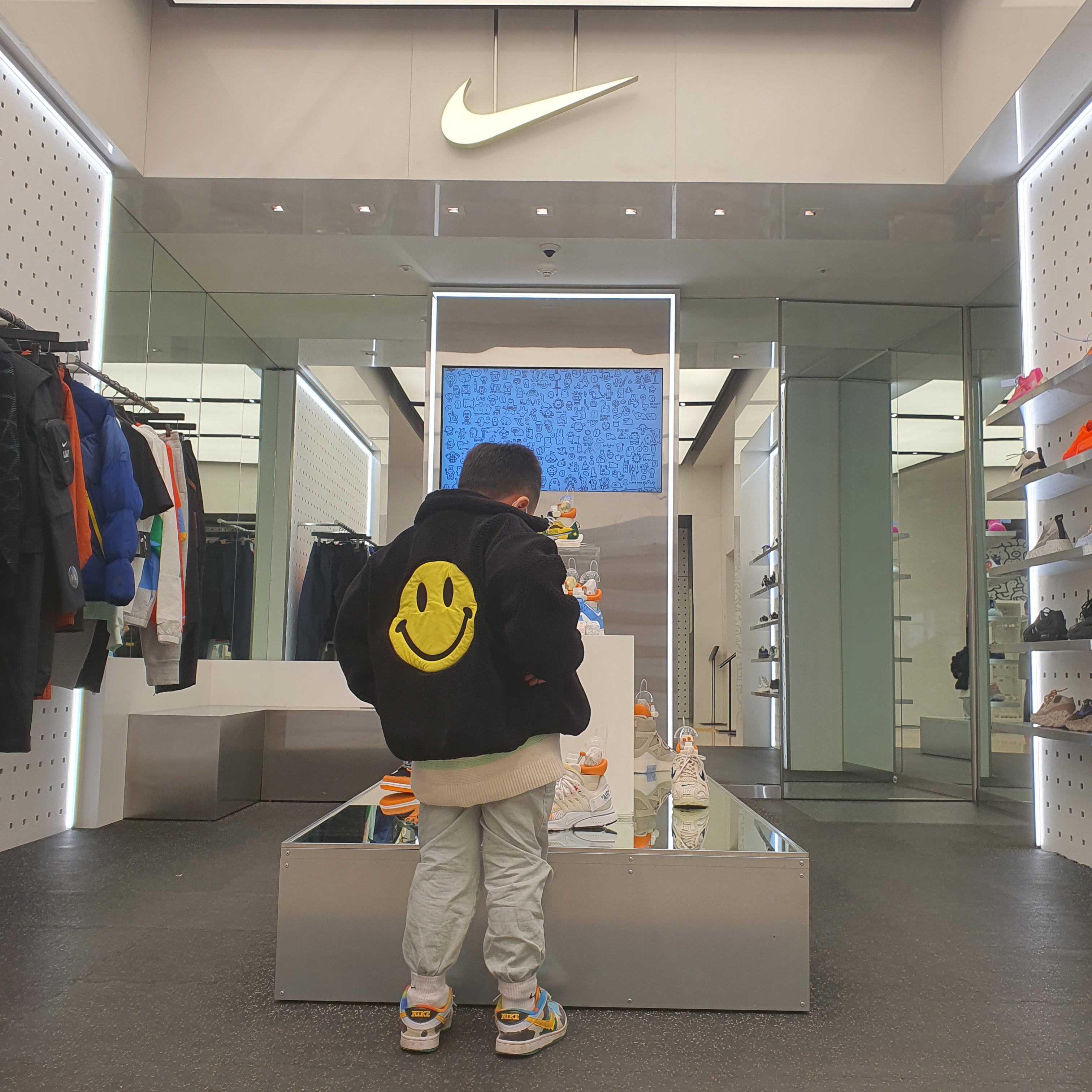 Nike x Sacai VaporWaffle Royal Fuchsia 착용 스타일 - 3