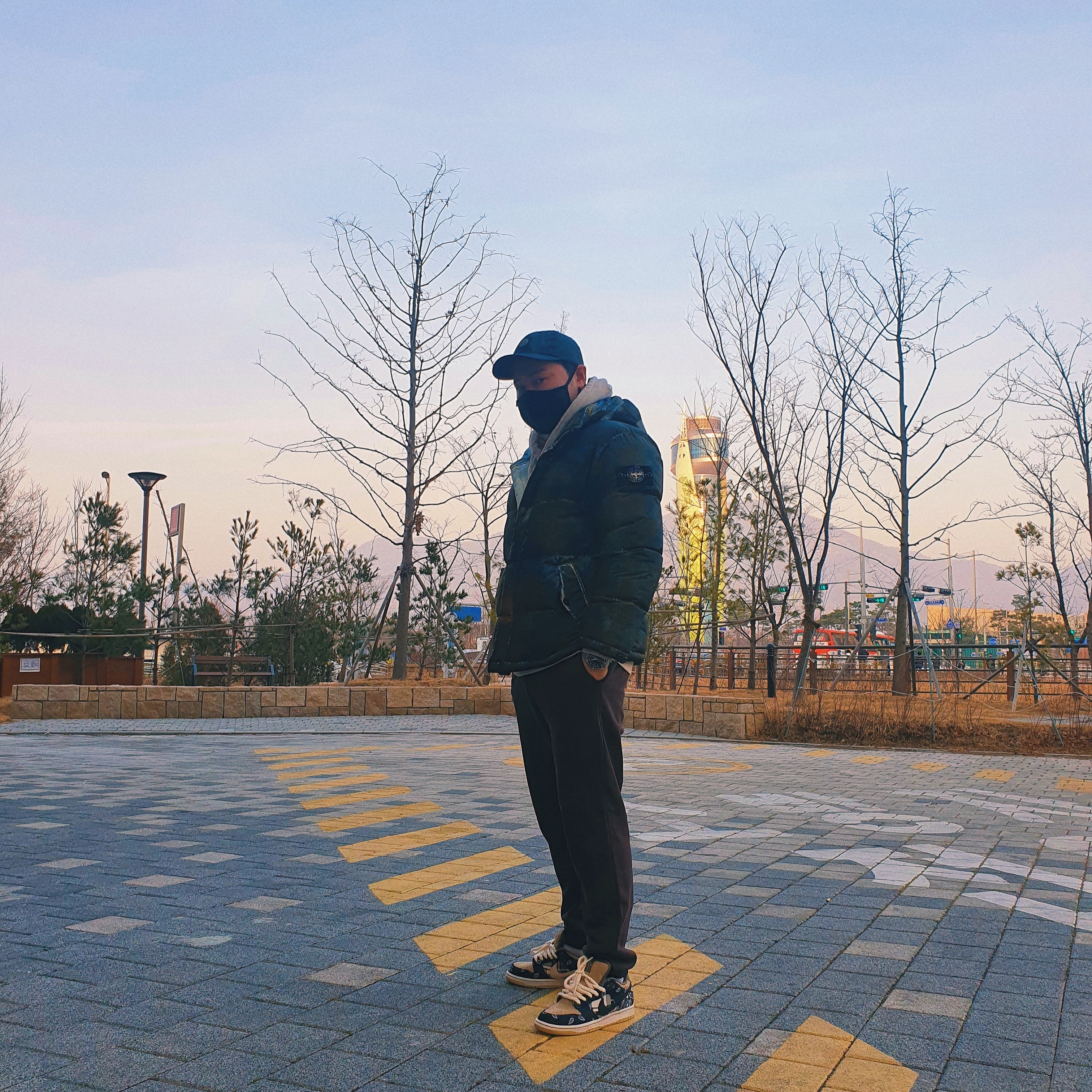 Nike x Travis Scott SB Dunk Low, Supreme x Stone Island Painted Camo Nylon 6-Panel Dark Teal - 20FW 착용 스타일 - 3