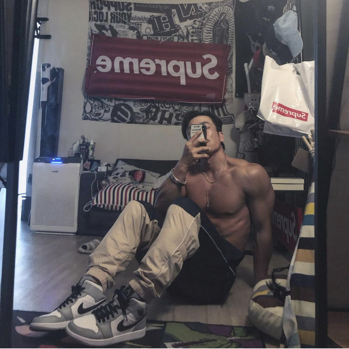 Nike x Cav Empt Track Pants Navy, Jordan 1 Mid Light Smoke Grey 착용 스타일