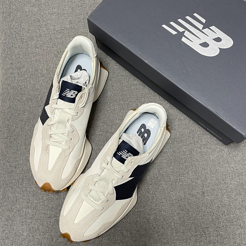 (W) New Balance 327 Beige Gum 착용 스타일