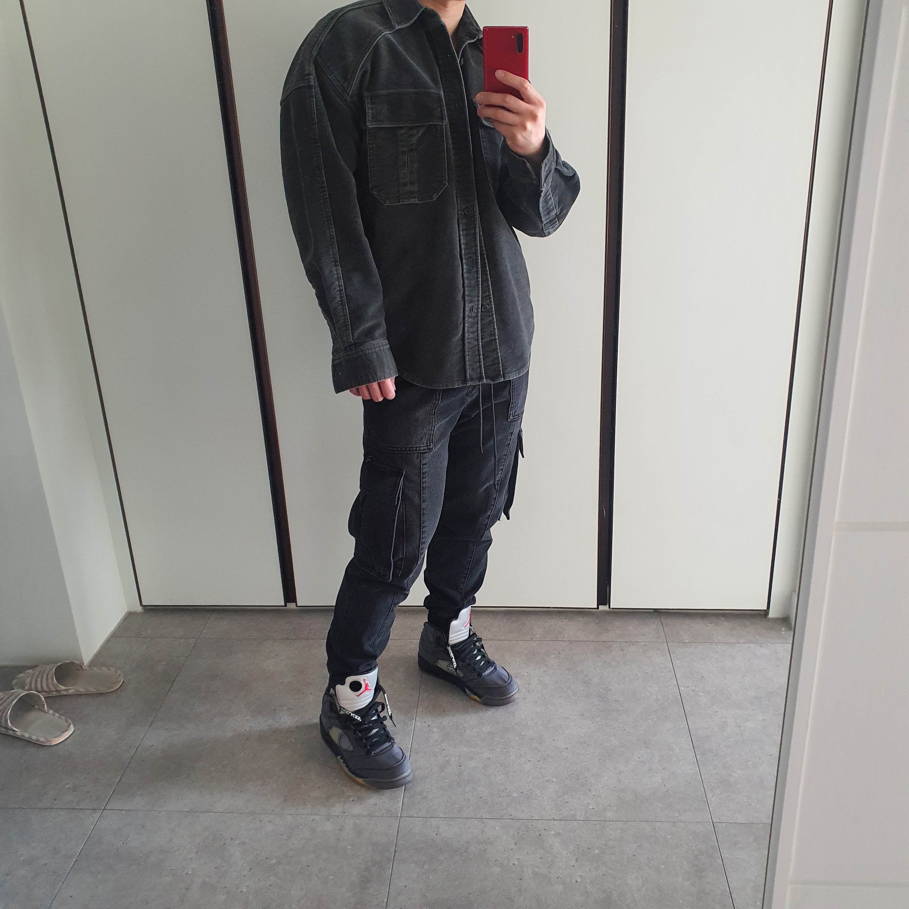 Jordan 5 x Off-White Retro SP Black Muslin 착용 스타일