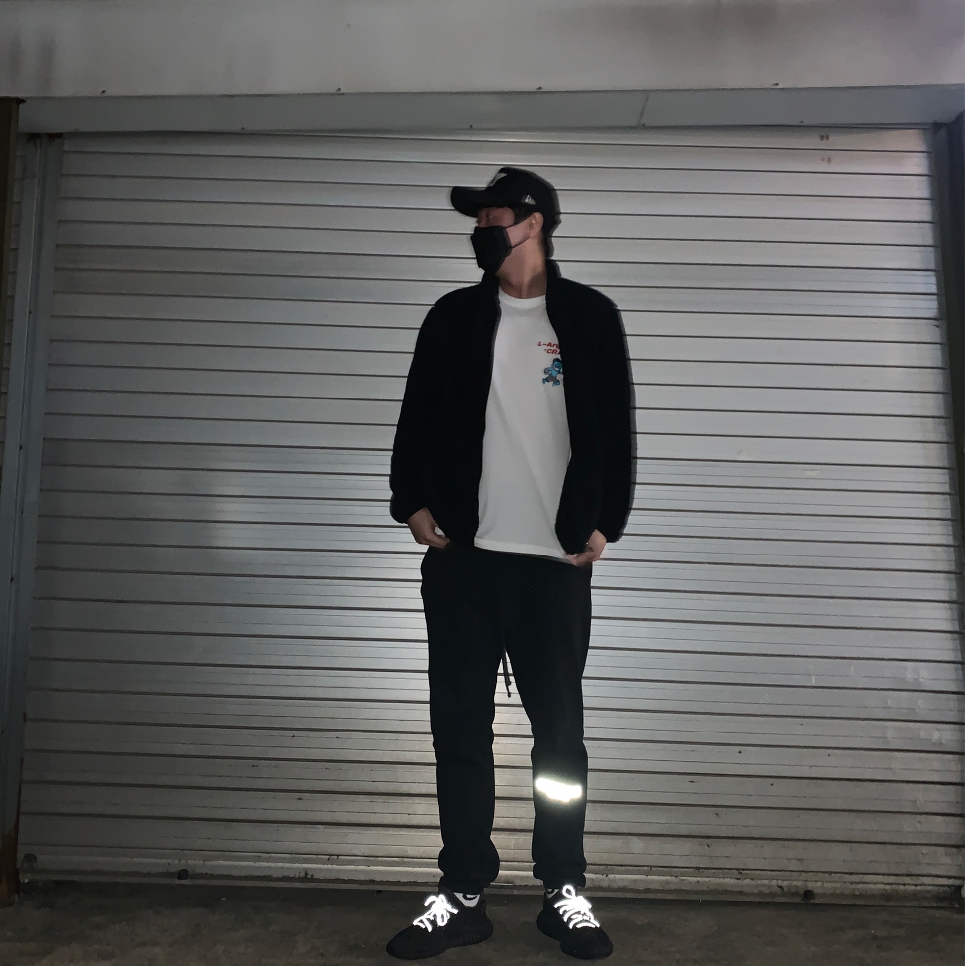 Essentials Sweatpants Weathered Black - 20FW, Adidas Yeezy Boost 350 V2 Black - Non-Reflective 착용 스타일