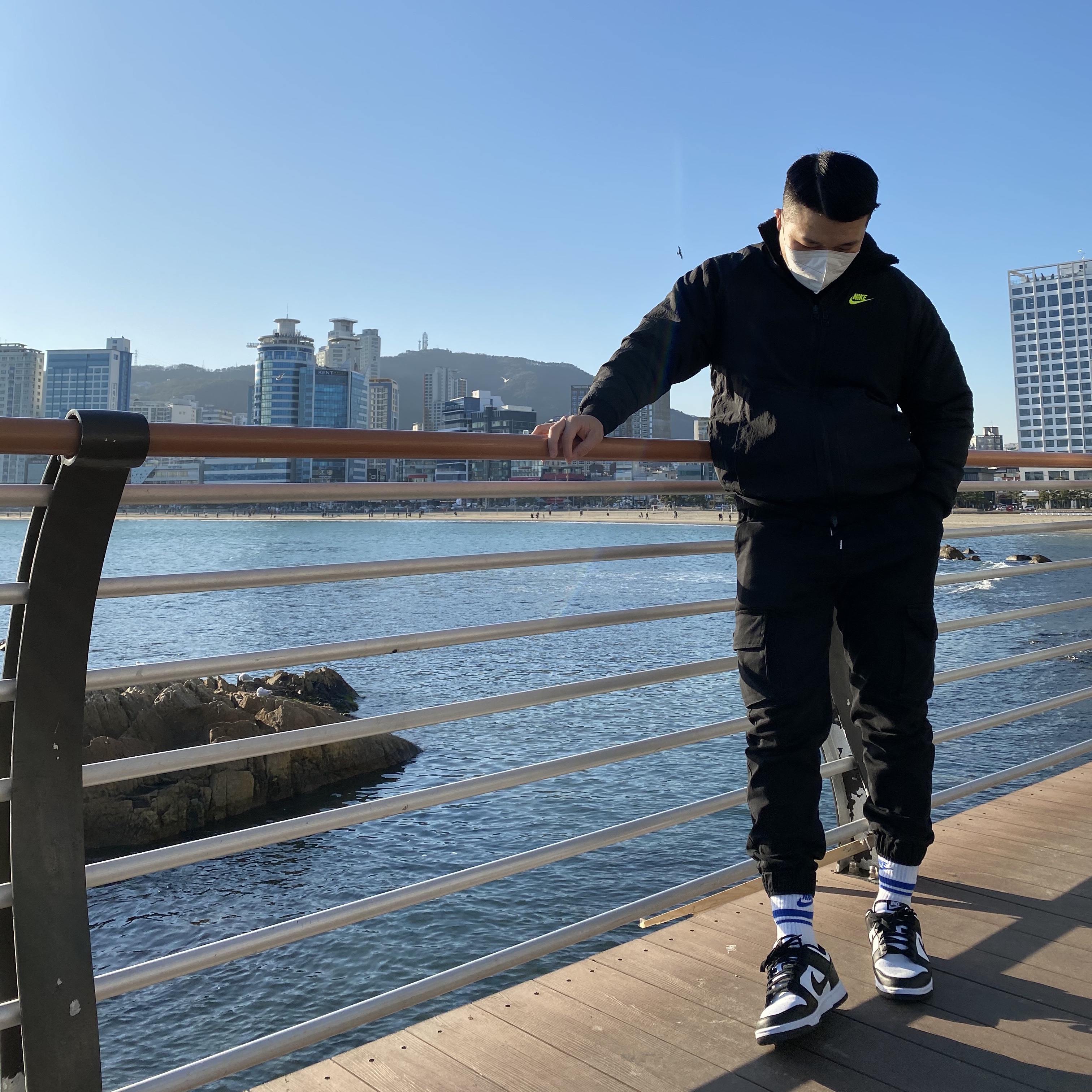 Nike Big Swoosh Full Zip Jacket Black Volt, Nike Dunk Low Retro Black 착용 스타일 - 2