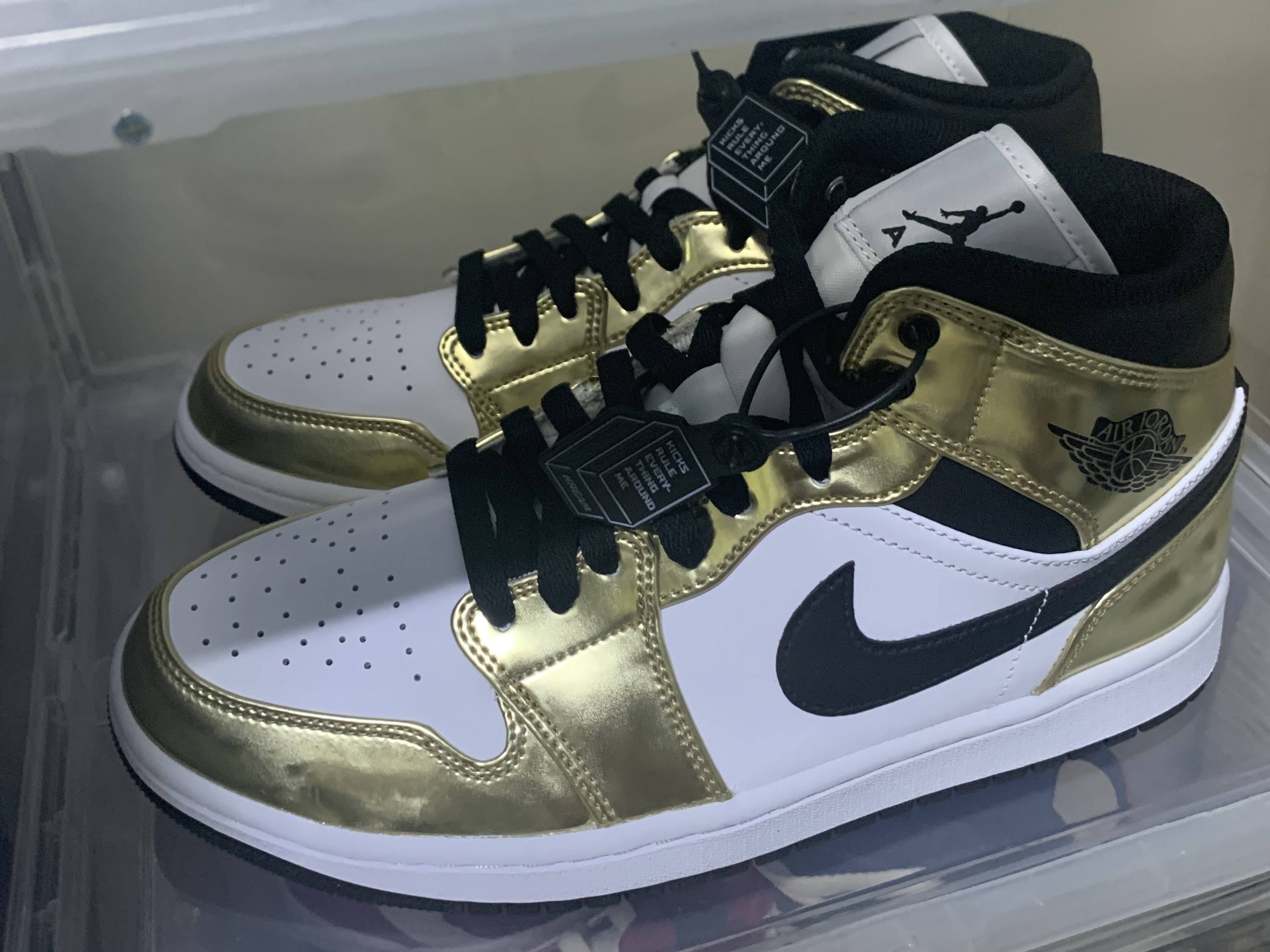 Jordan 1 Mid SE Metallic Gold 착용 스타일