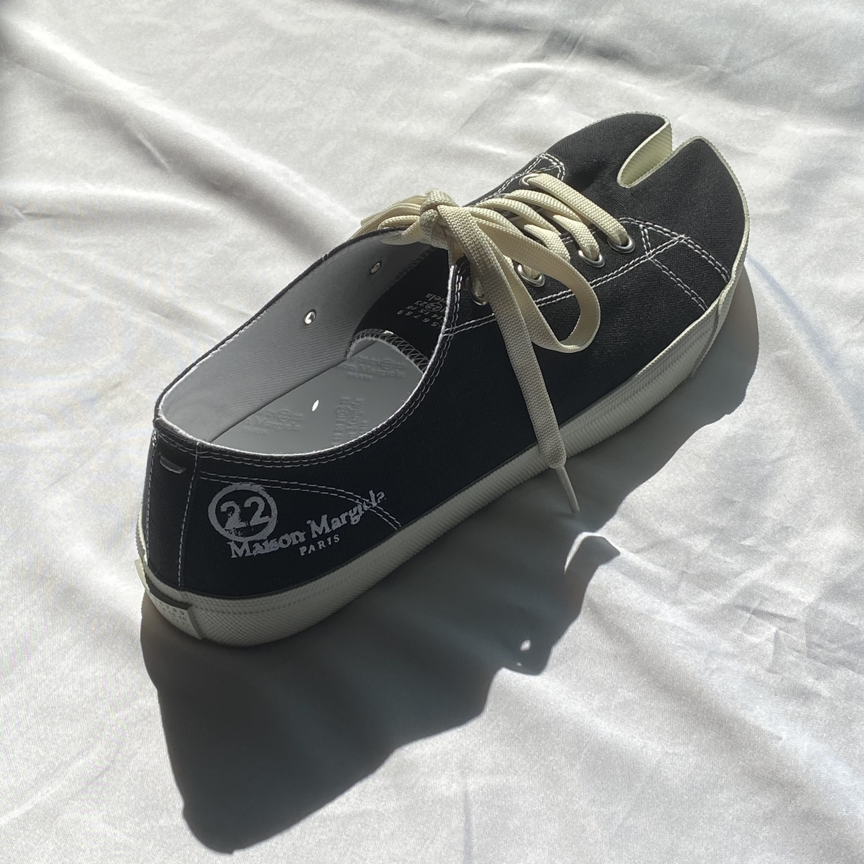 Maison Margiela Tabi Low Black 착용 스타일 - 2
