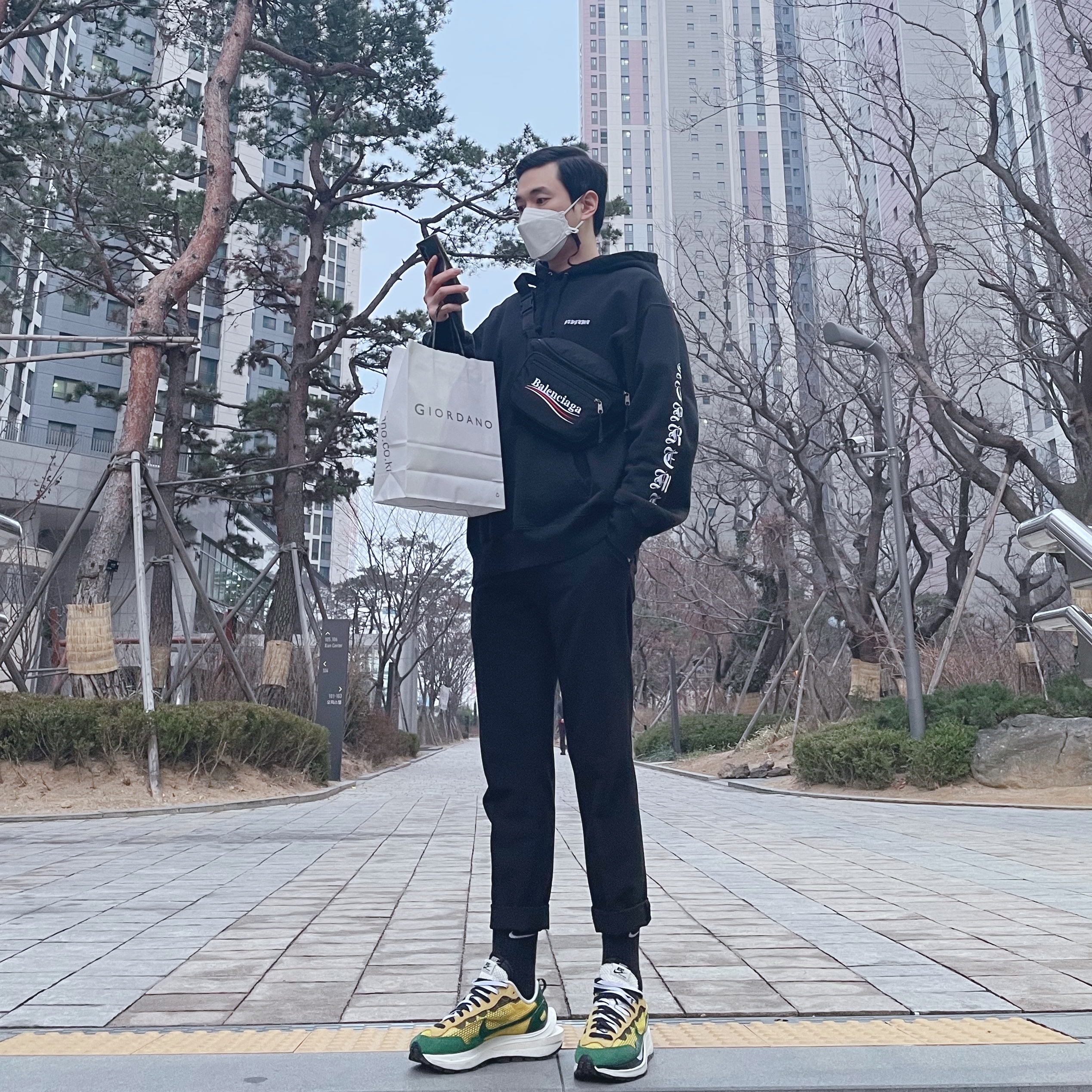 Nike x Sacai VaporWaffle Tour Yellow & Gorge Green Sail 착용 스타일 - 1