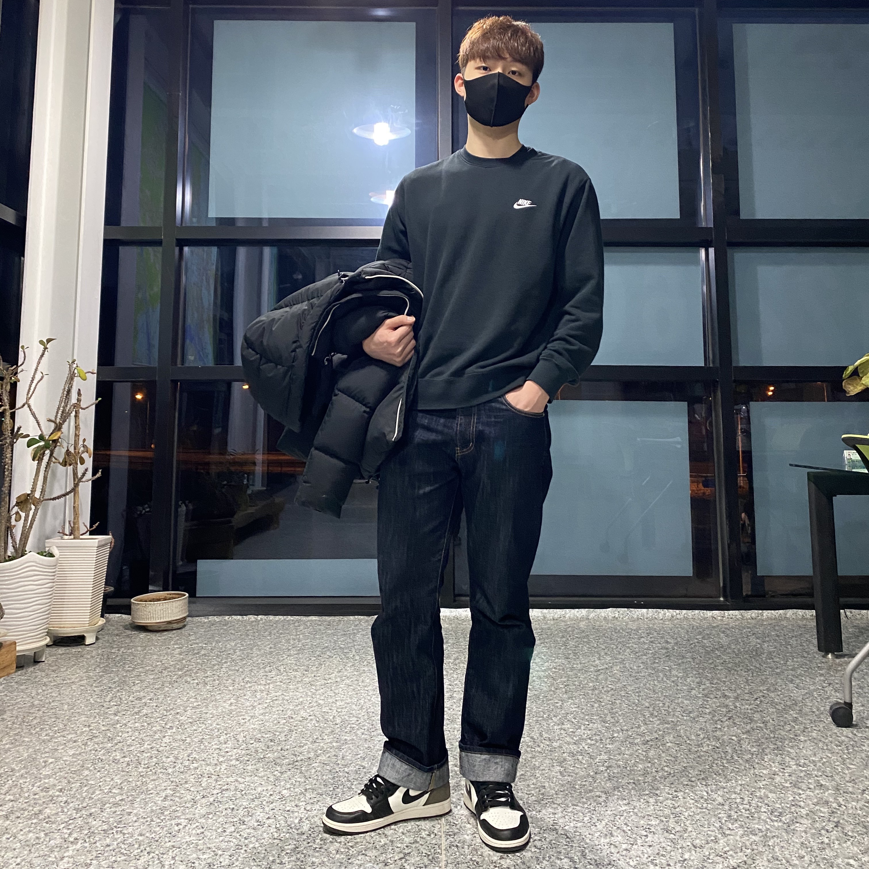 Jordan 1 Retro High OG Black Mocha 착용 스타일 - 2