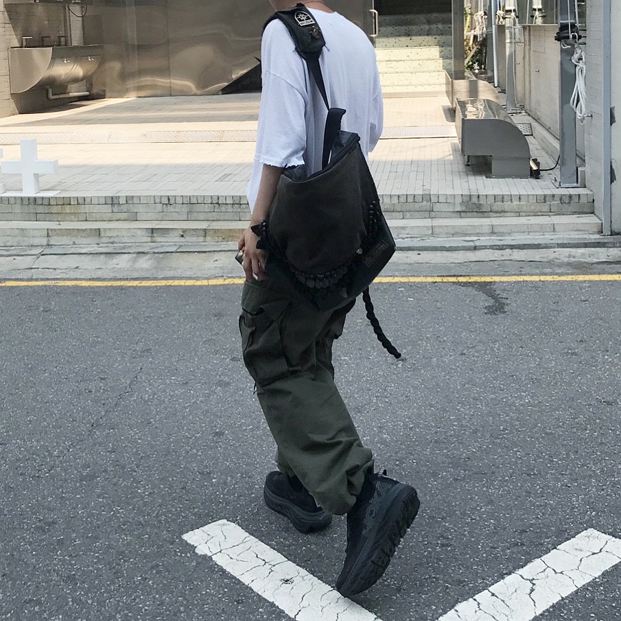 Hoka x Opening Ceremony Bondi 5 Black 착용 스타일 - 1