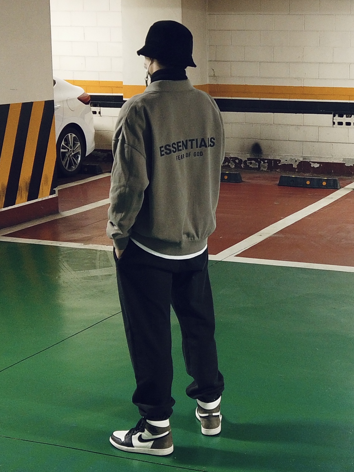 Jordan 1 Retro High OG Black Mocha, Essentials Long Sleeve Boxy Polo Taupe - 20FW 착용 스타일