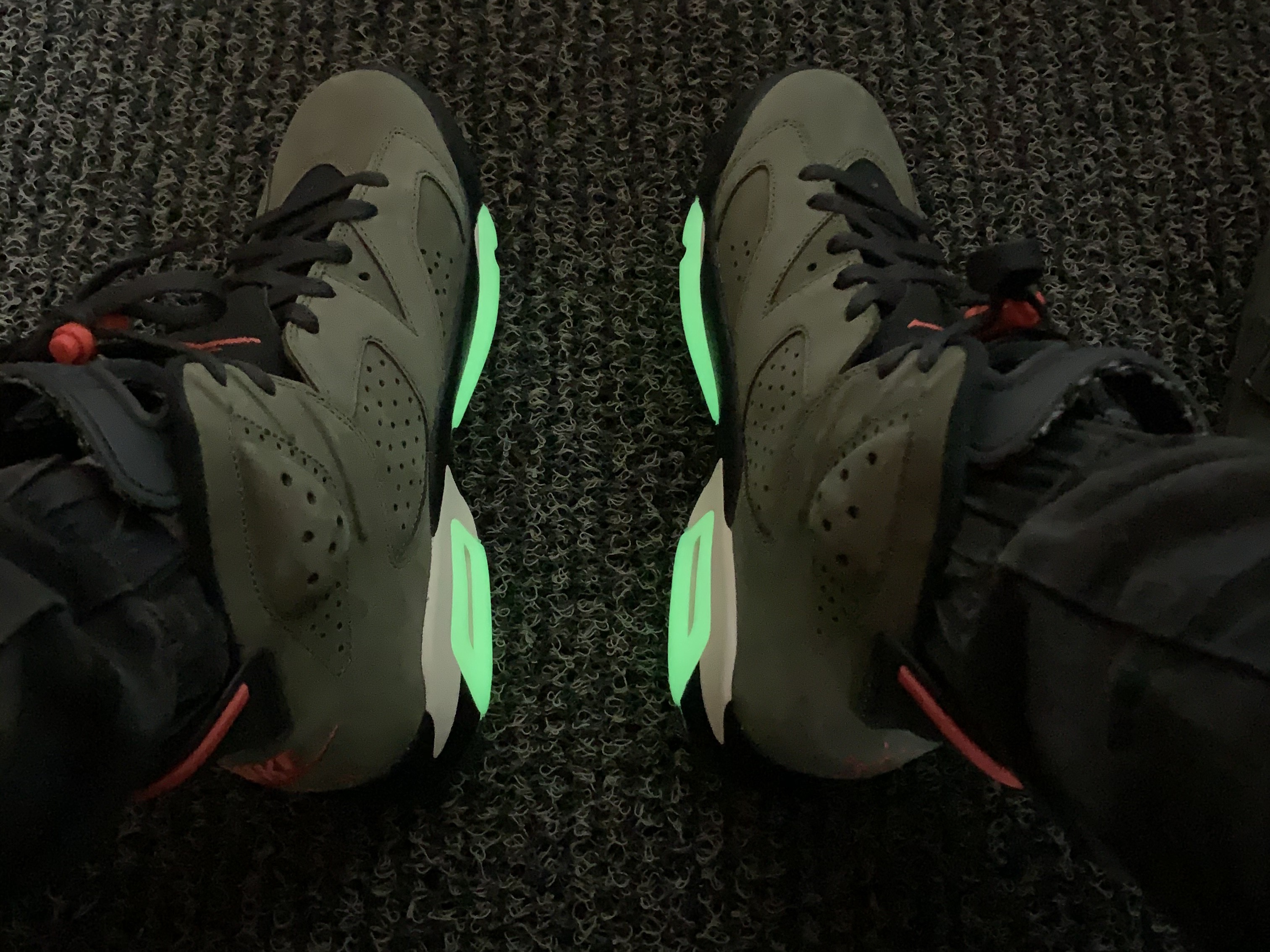 Jordan 6 x Travis Scott Retro Olive 착용 스타일