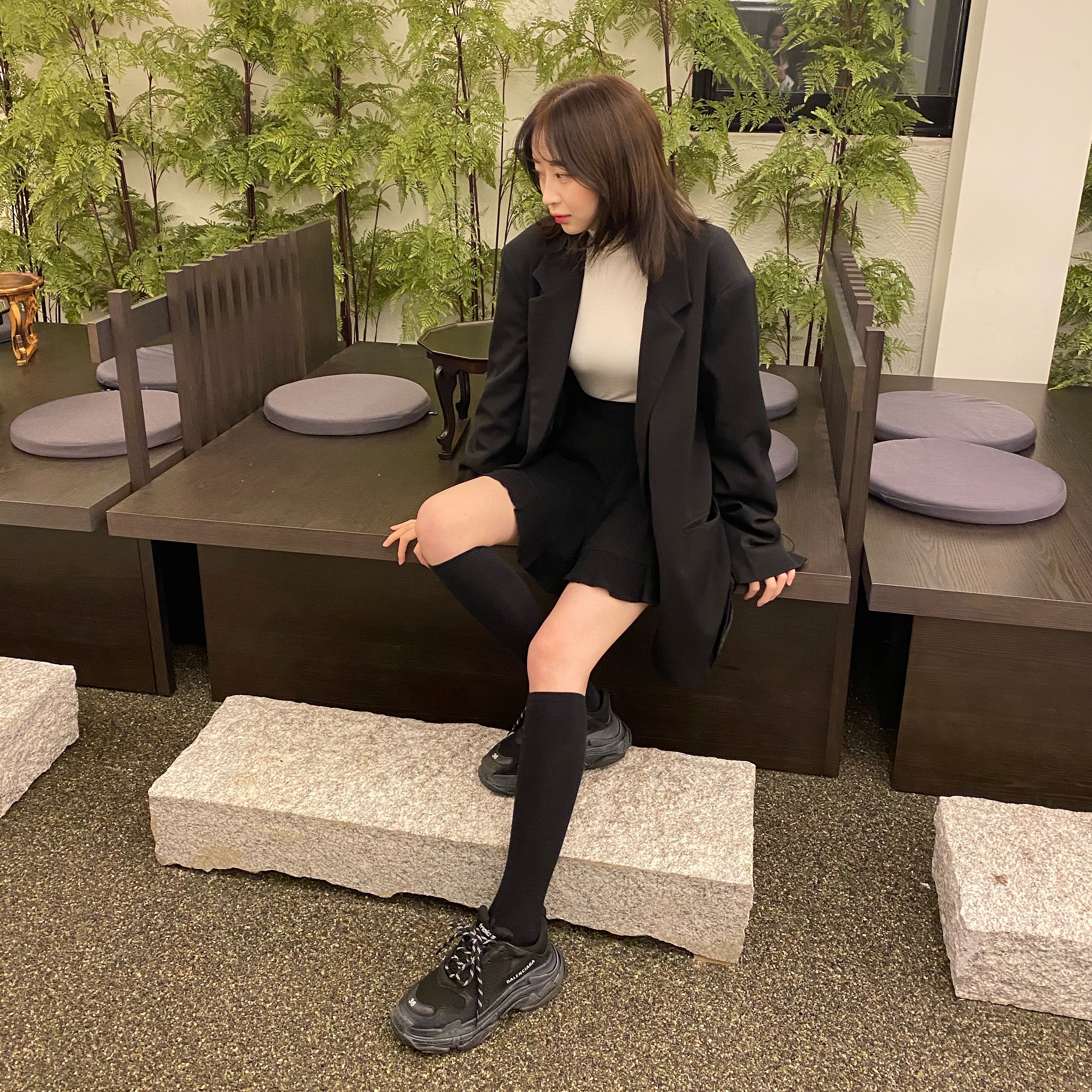 Balenciaga Triple S Trainer Triple Black 착용 스타일 - 2