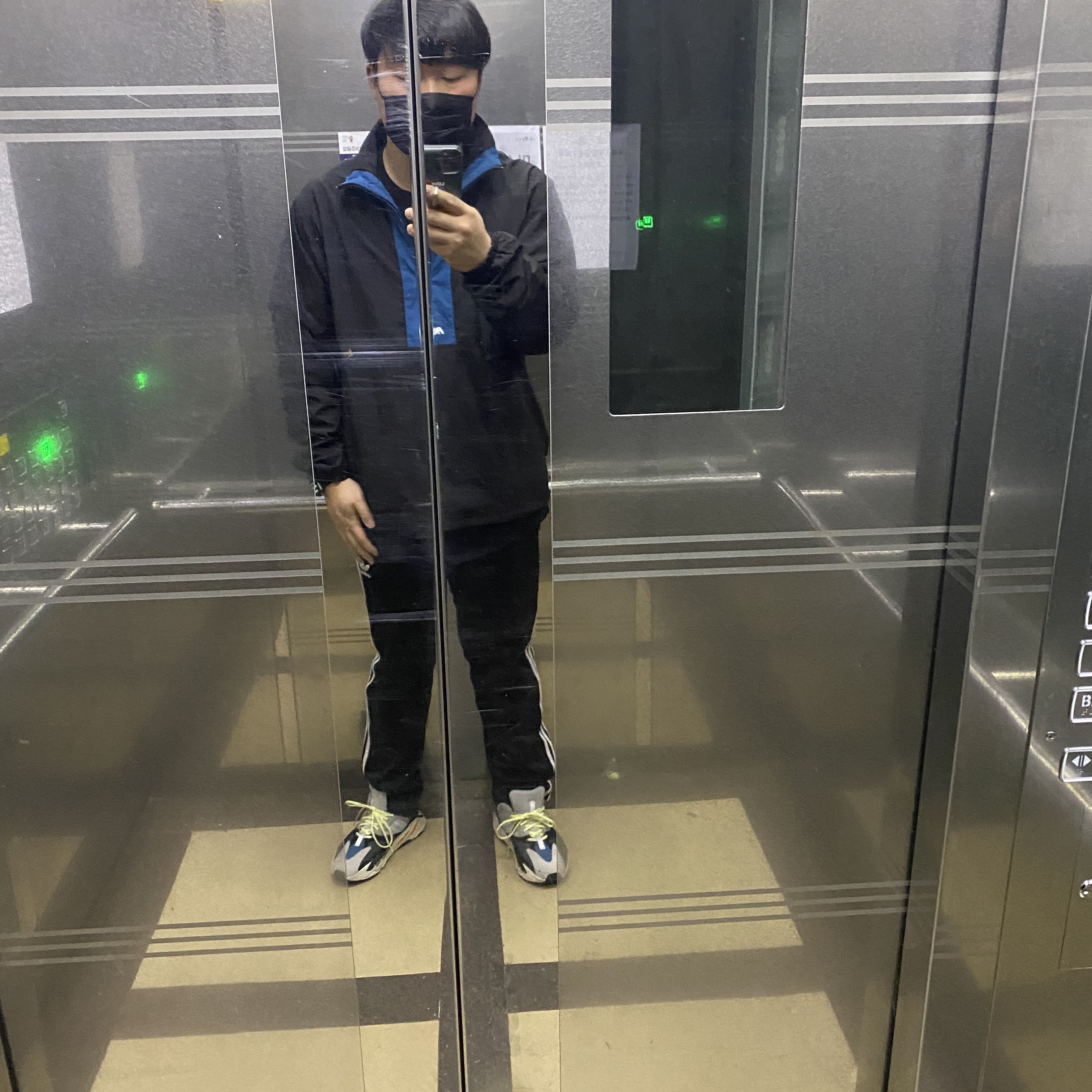 Adidas Yeezy Boost 700 Wave Runner Solid Grey 2017/2019 착용 스타일