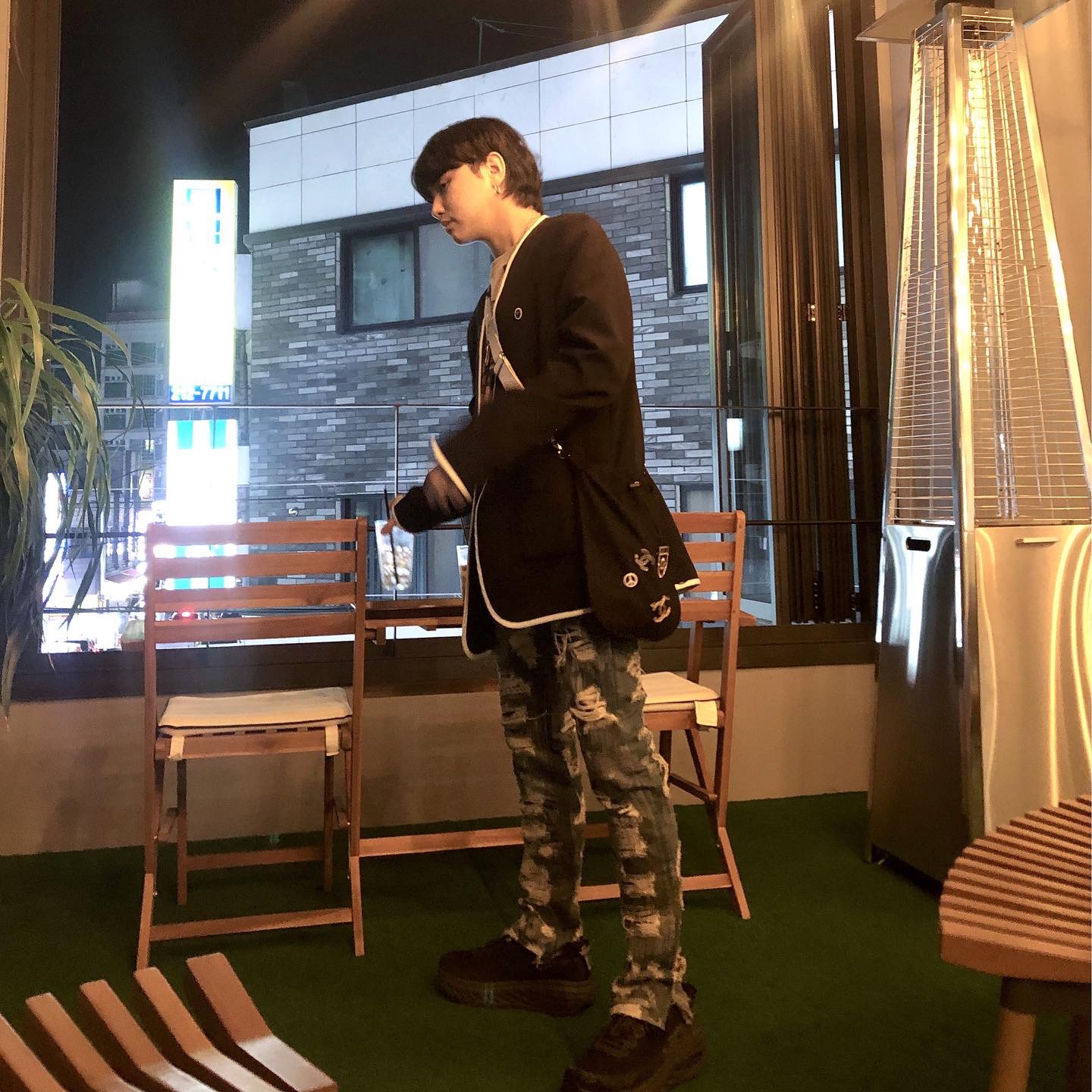 Hoka x Opening Ceremony Bondi 5 Black 착용 스타일 - 2