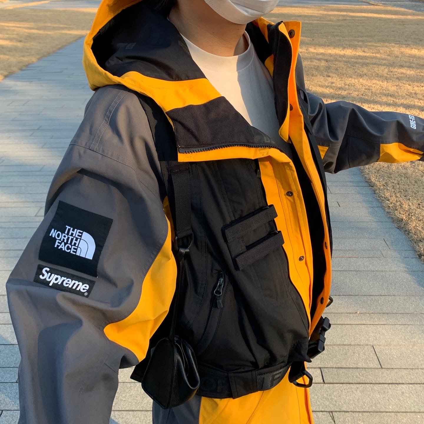 Supreme x The North Face RTG Jacket + Vest Gold - 20SS 착용 스타일 - 2