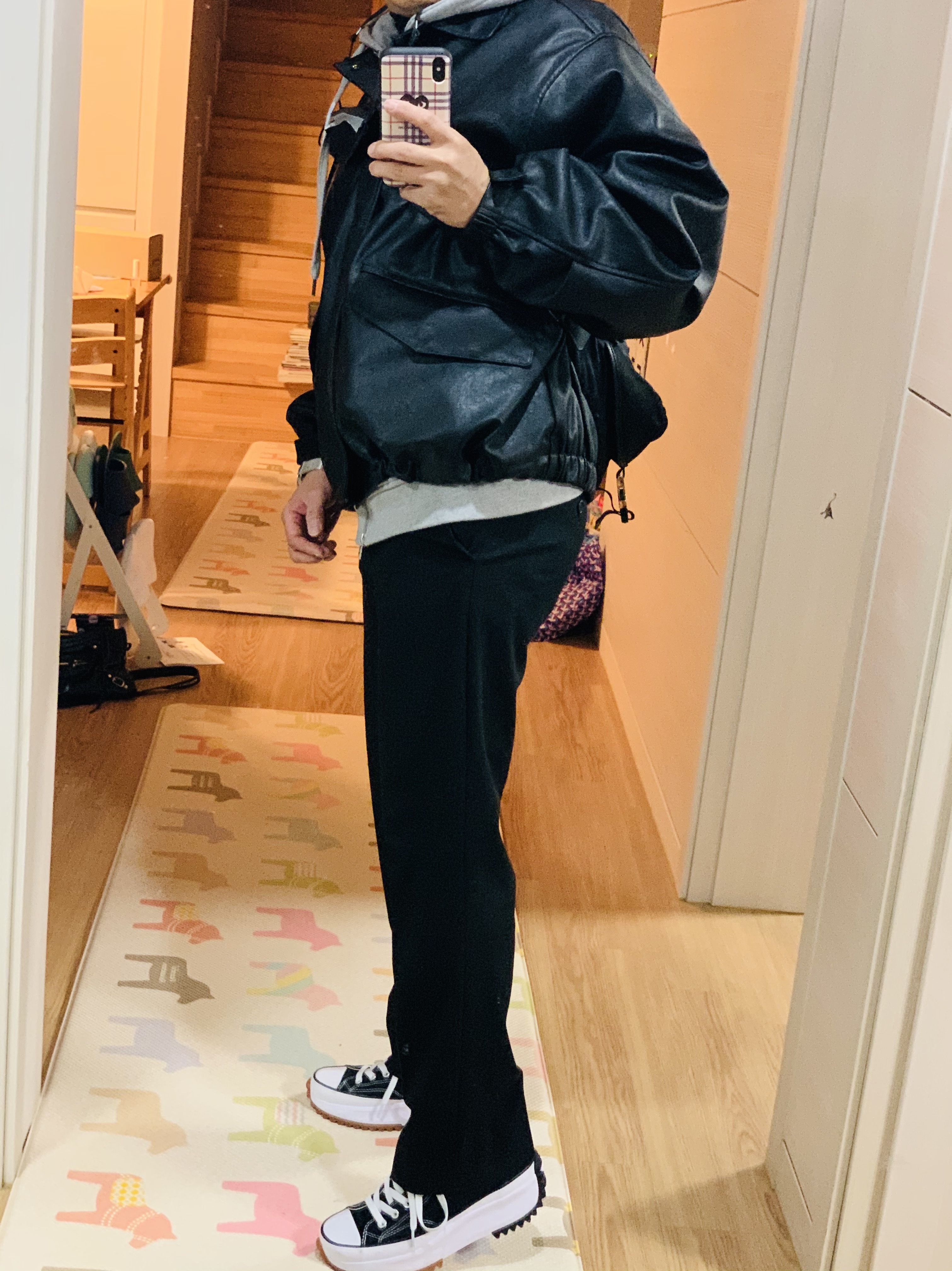Converse Run Star Hike Hi Black White Gum 착용 스타일 - 2