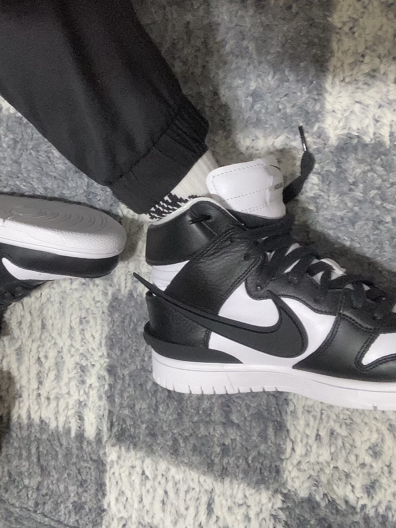 Nike x Ambush Dunk High Black 착용 스타일 - 2