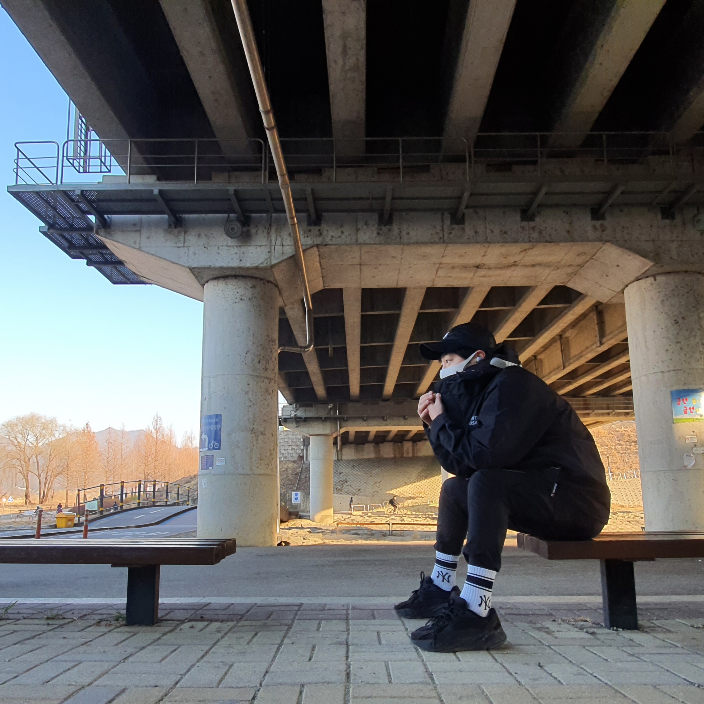 Adidas Yeezy Boost 700 V2 Vanta 2019 착용 스타일