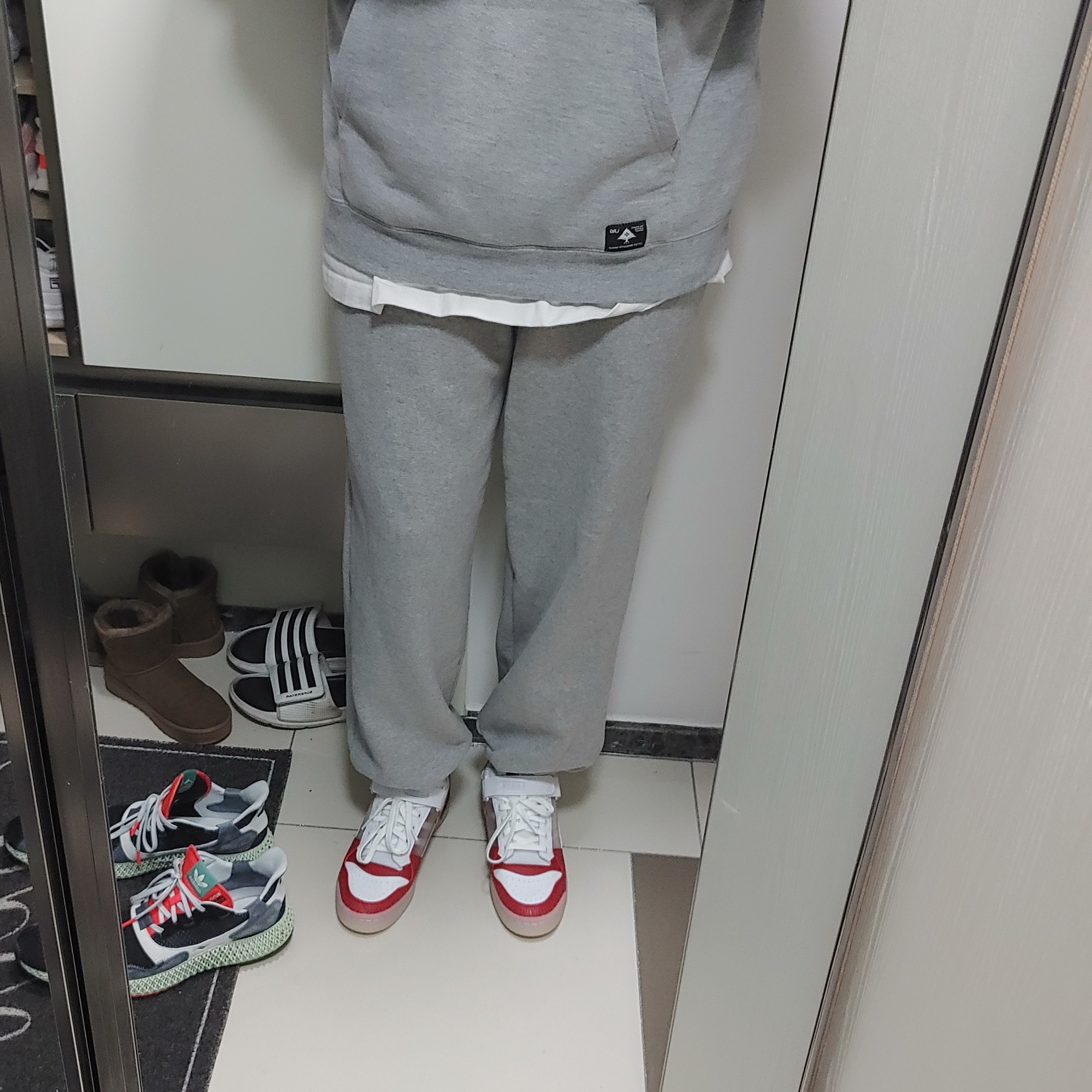 Adidas Forum Low Halloween Pack Creepy Clown 착용 스타일