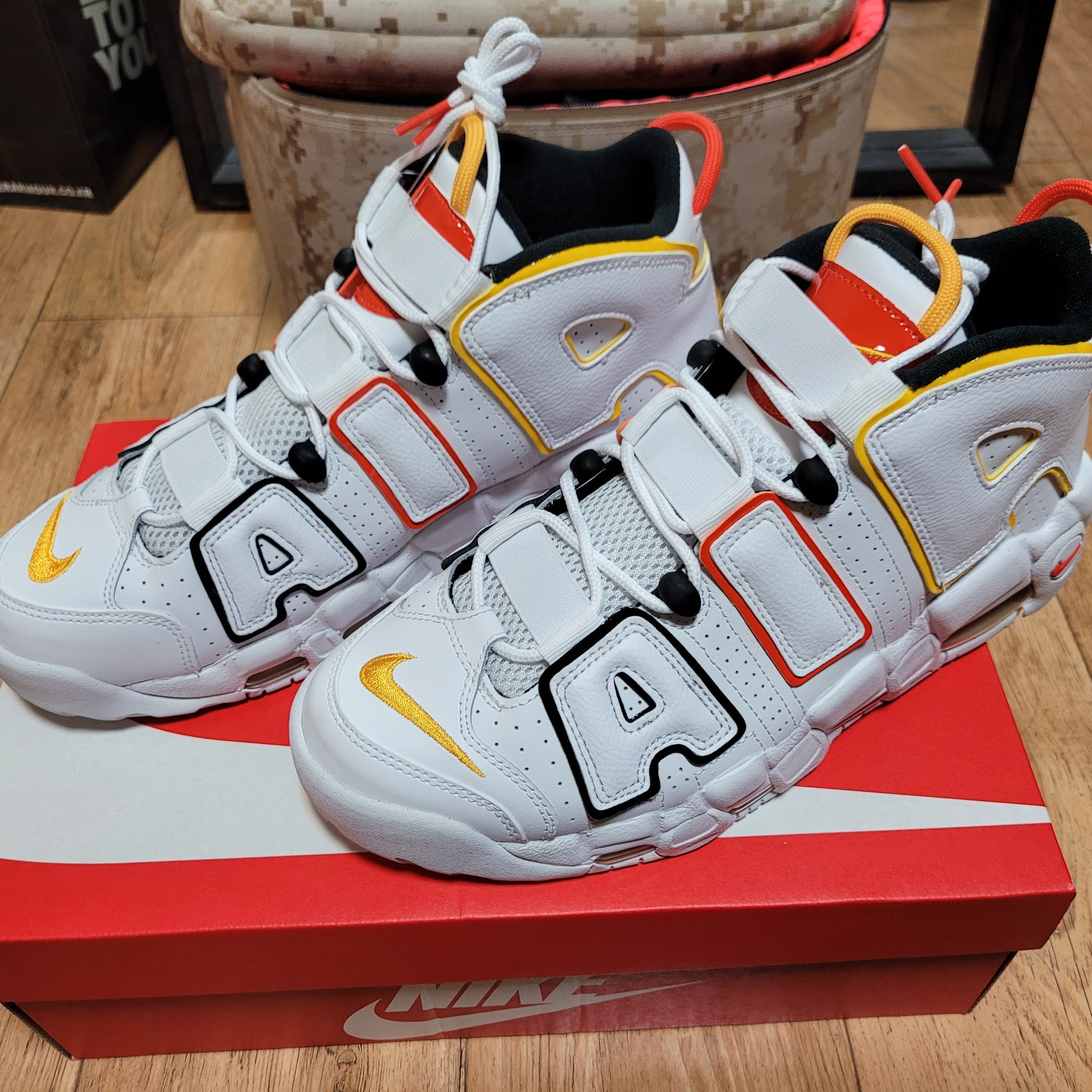 Nike Air More Uptempo Rayguns 착용 스타일