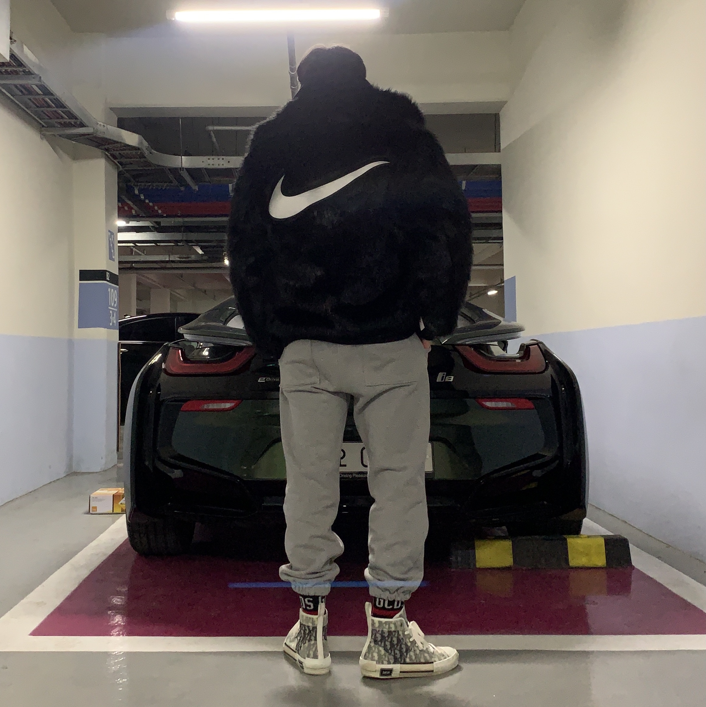 Dior B23 High Dior Oblique White & Black, (W) Nike x Ambush Reversible Faux-Fur Coat Black 착용 스타일