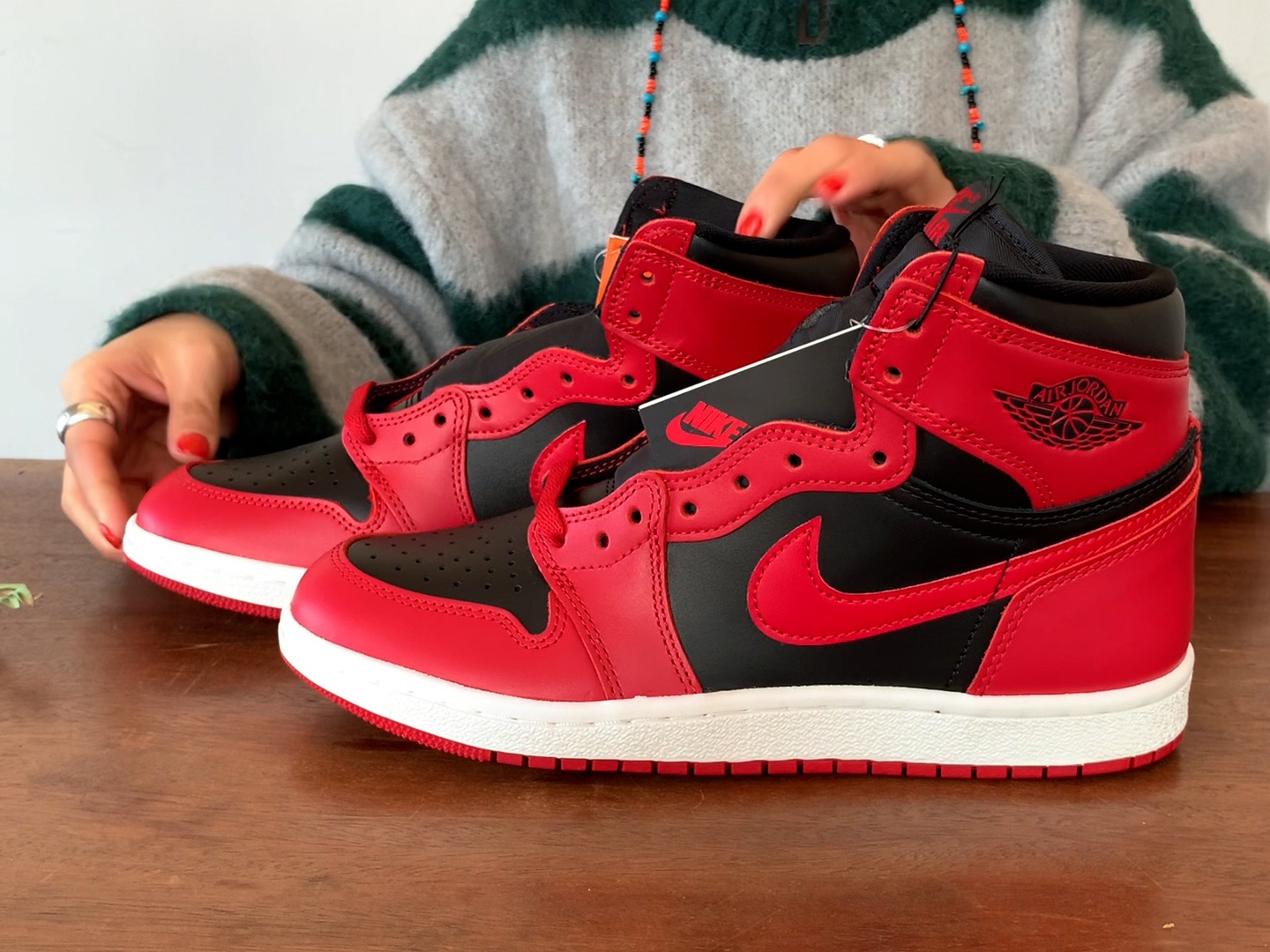 Jordan 1 High 85 Varsity Red 착용 스타일