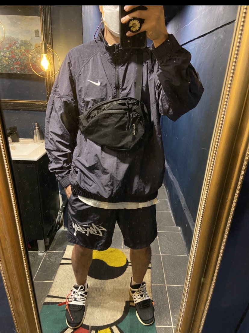 Nike x Stussy Windrunner Jacket Off Noir, Nike x Stussy Water Shorts Off Noir 착용 스타일