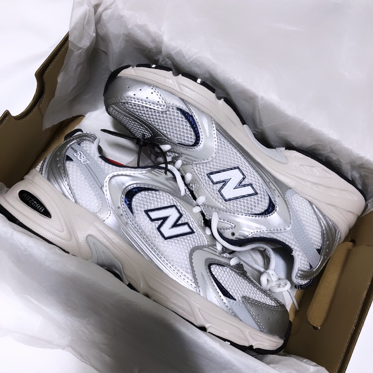 New Balance 530 Steel Grey 착용 스타일