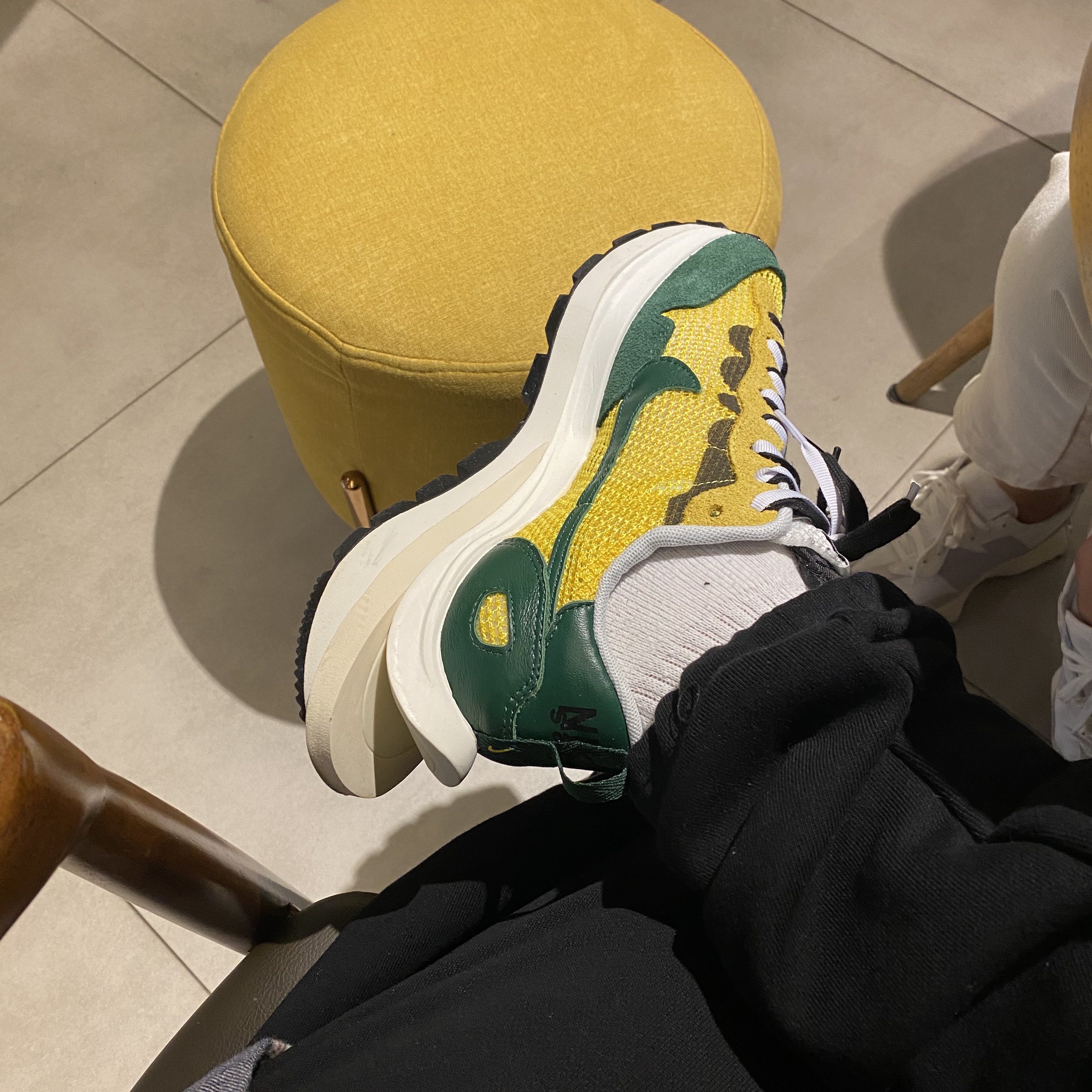 Nike x Sacai VaporWaffle Tour Yellow & Gorge Green Sail 착용 스타일