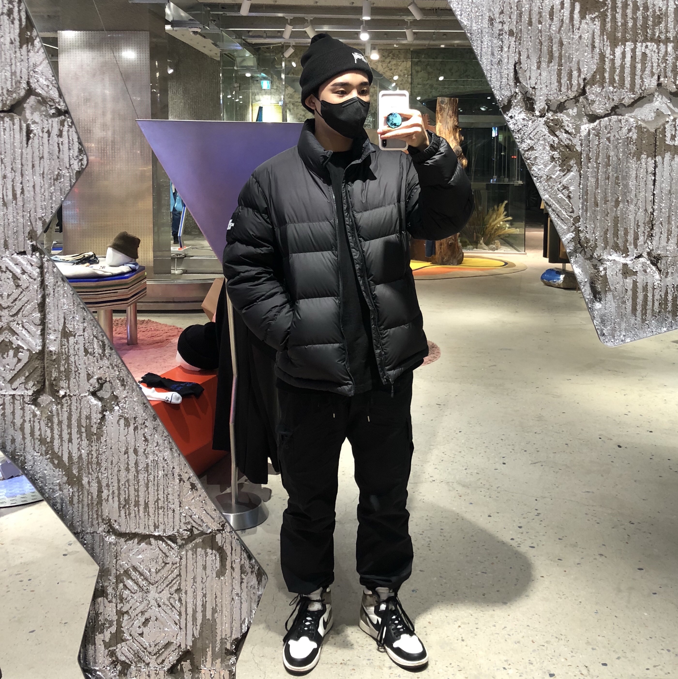 Nike x Stussy Cuff Beanie Black, Jordan 1 Retro High OG Black Mocha 착용 스타일