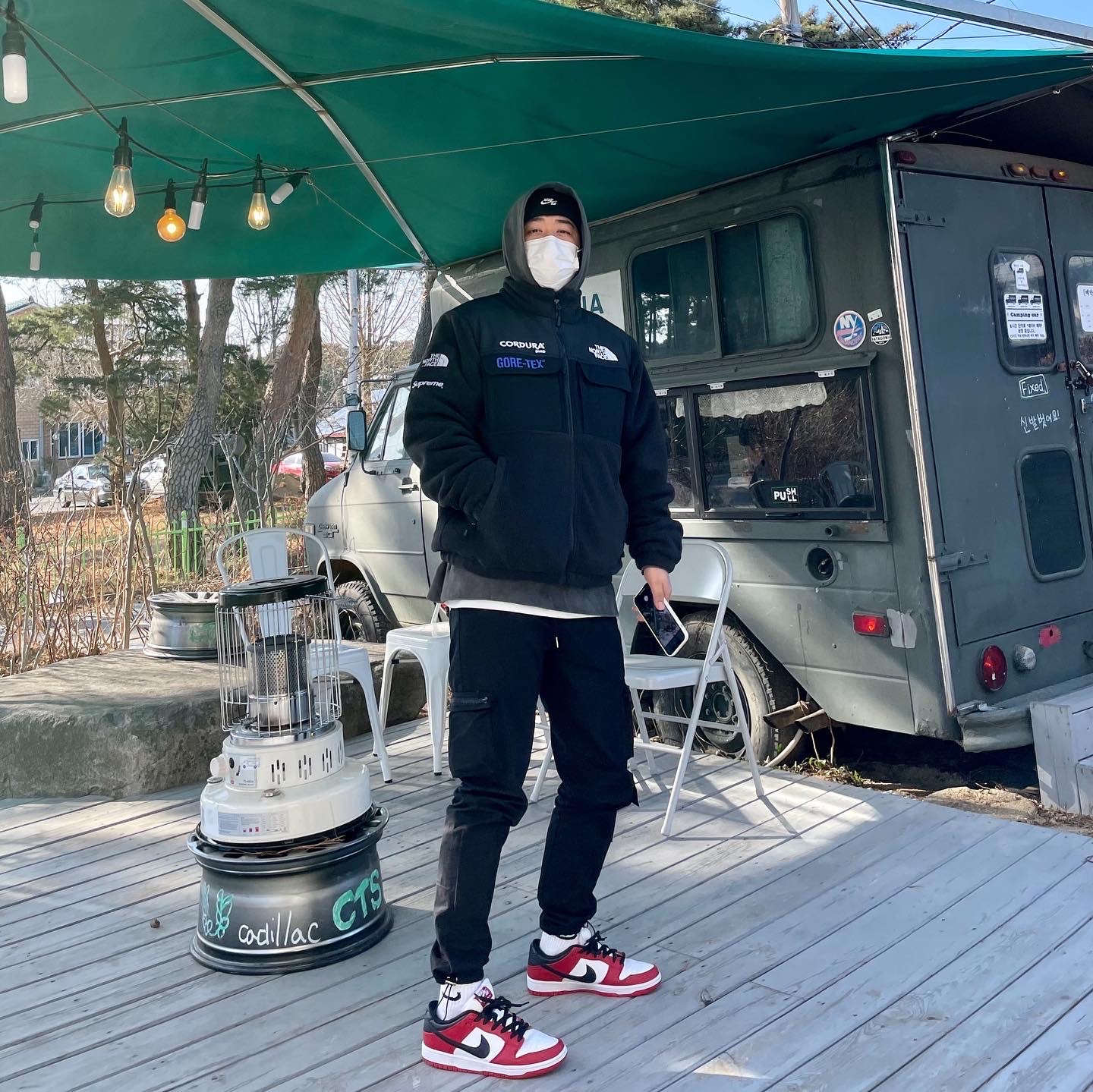 Nike SB Dunk Low Pro Chicago, Supreme x The North Face Expedition Fleece Jacket Black - 18FW 착용 스타일