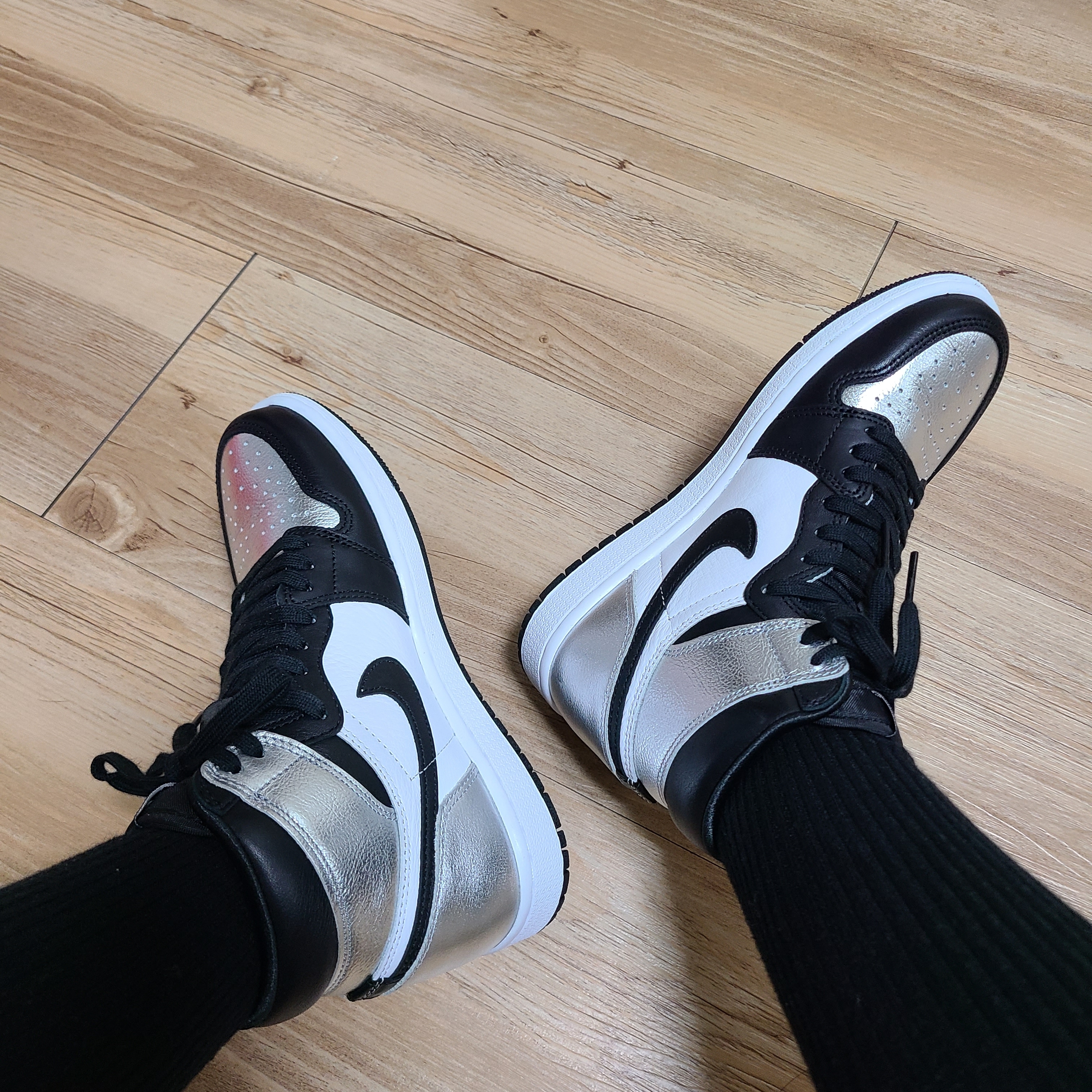 (W) Jordan 1 Retro High OG Silver Toe 착용 스타일