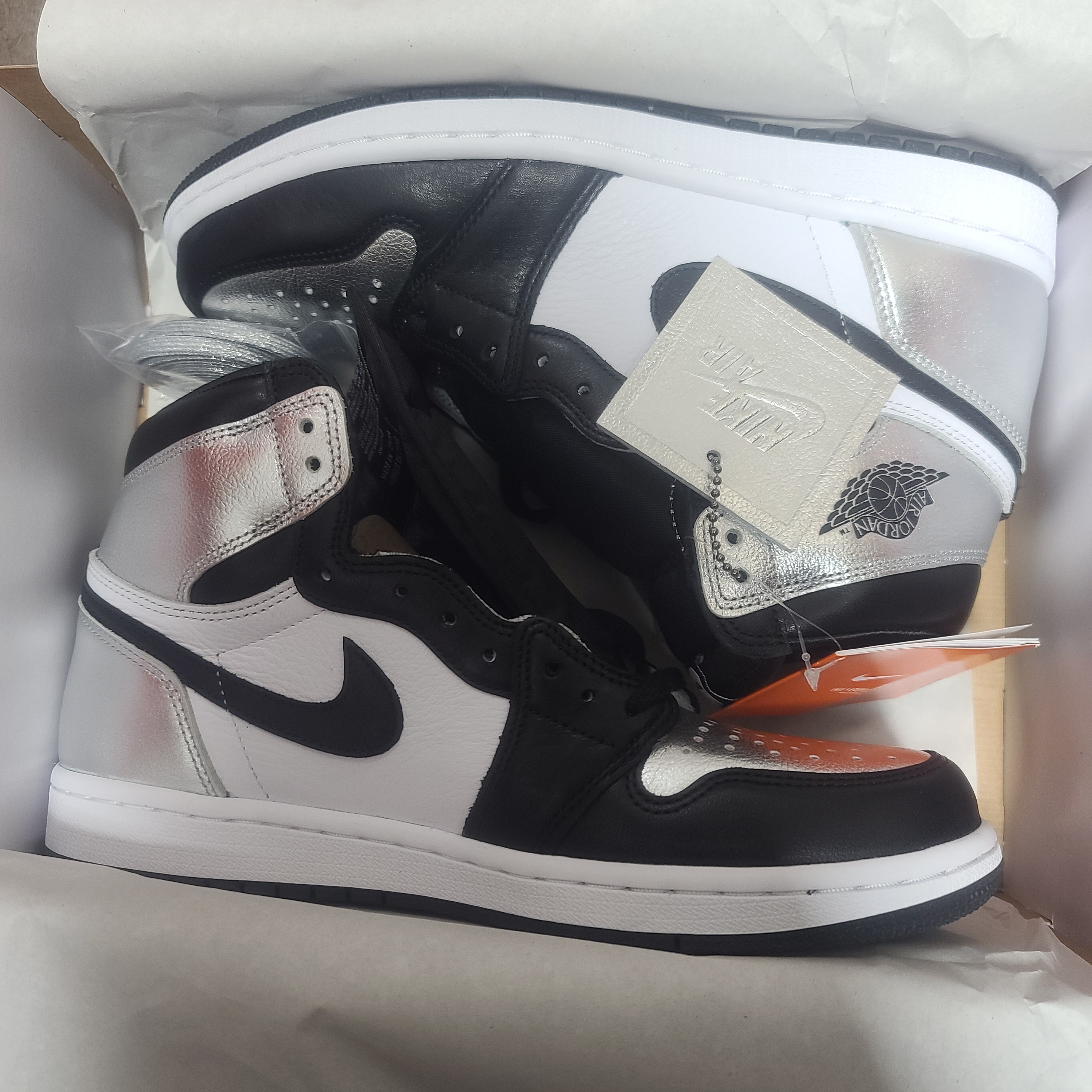 (W) Jordan 1 Retro High OG Silver Toe 착용 스타일 - 2