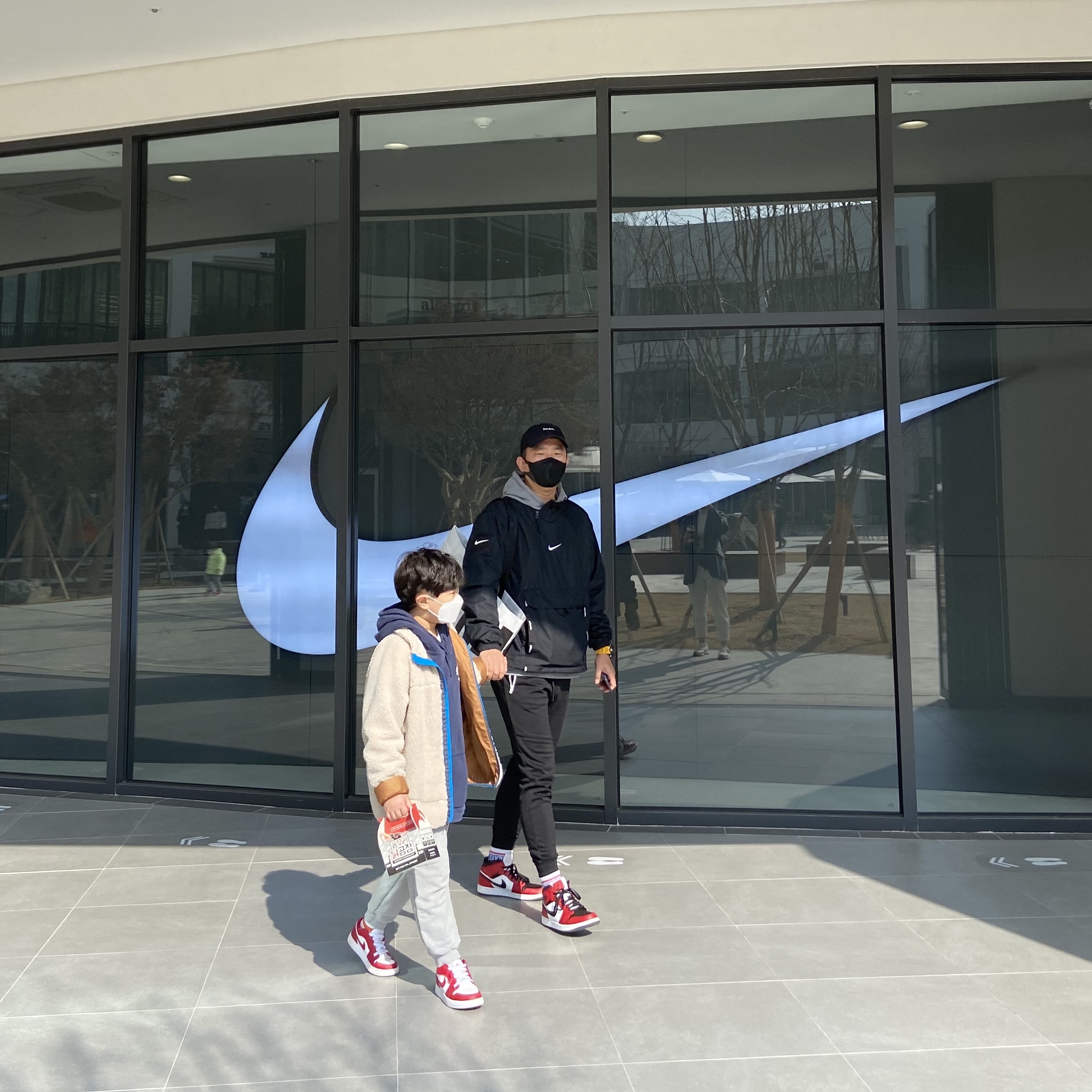 Jordan 1 Mid Chicago Black Toe, Jordan 1 Low Gym Red White 착용 스타일 - 2