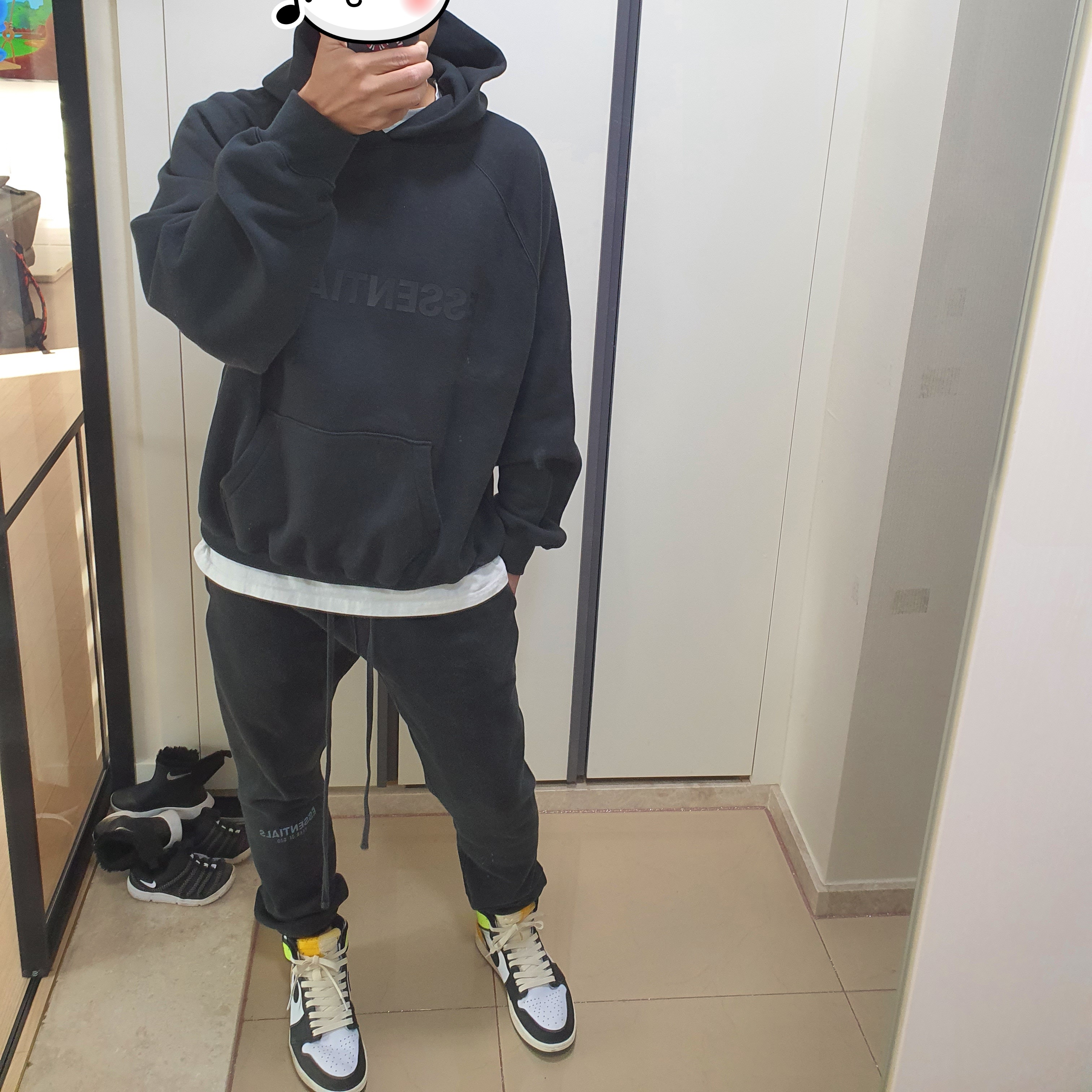 Essentials 3D Silicon Applique Pullover Hoodie Dark Slate/Black 2020, Essentials Sweatpants Dark Slate/Black 2020 착용 스타일