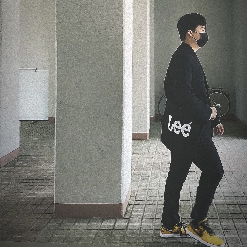 Jordan 1 Low University Gold Black 착용 스타일