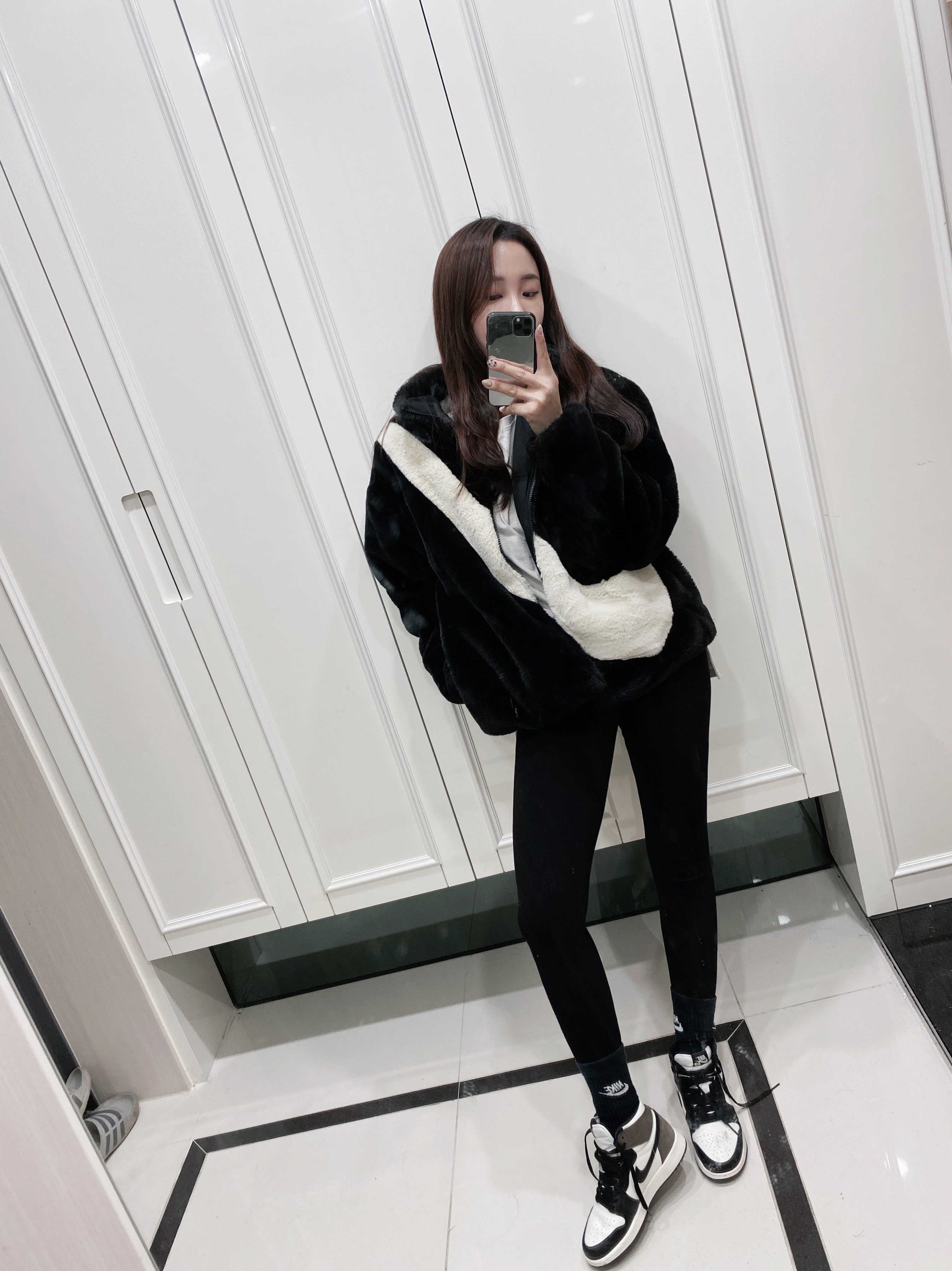 Jordan 1 Retro High OG Black Mocha, (GS) Jordan 1 Retro High OG Black Mocha 착용 스타일 - 2