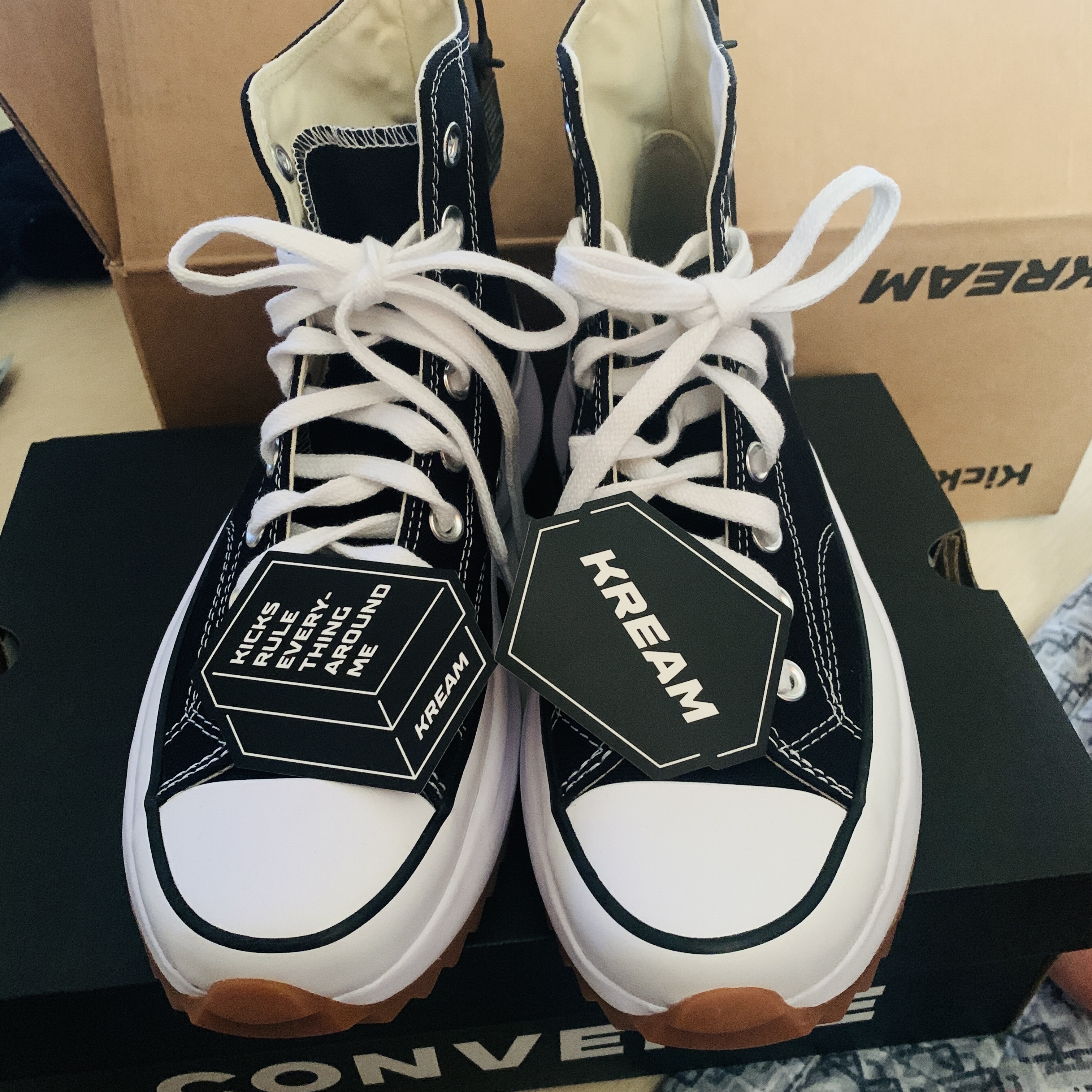 Converse Run Star Hike Hi Black White Gum 착용 스타일 - 2