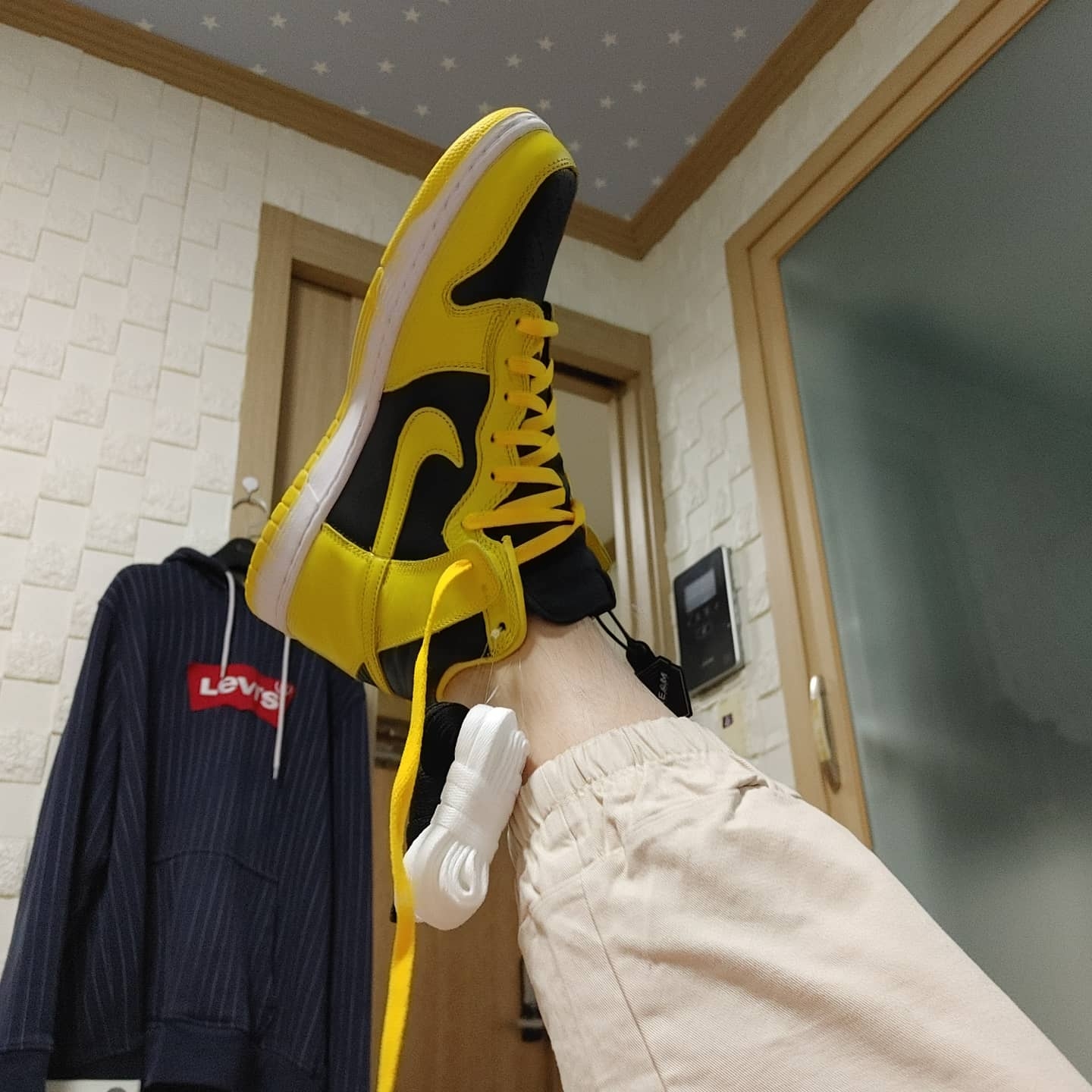 Nike Dunk High SP Varsity Maize 착용 스타일 - 2