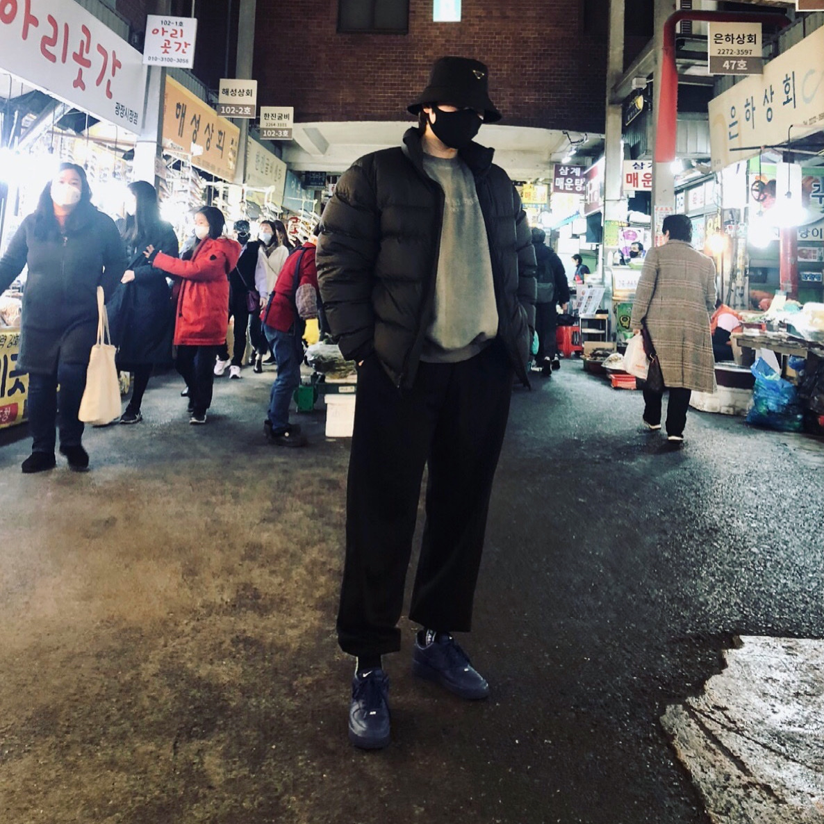 Nike Air Force 1 '07 Low Triple Black 착용 스타일