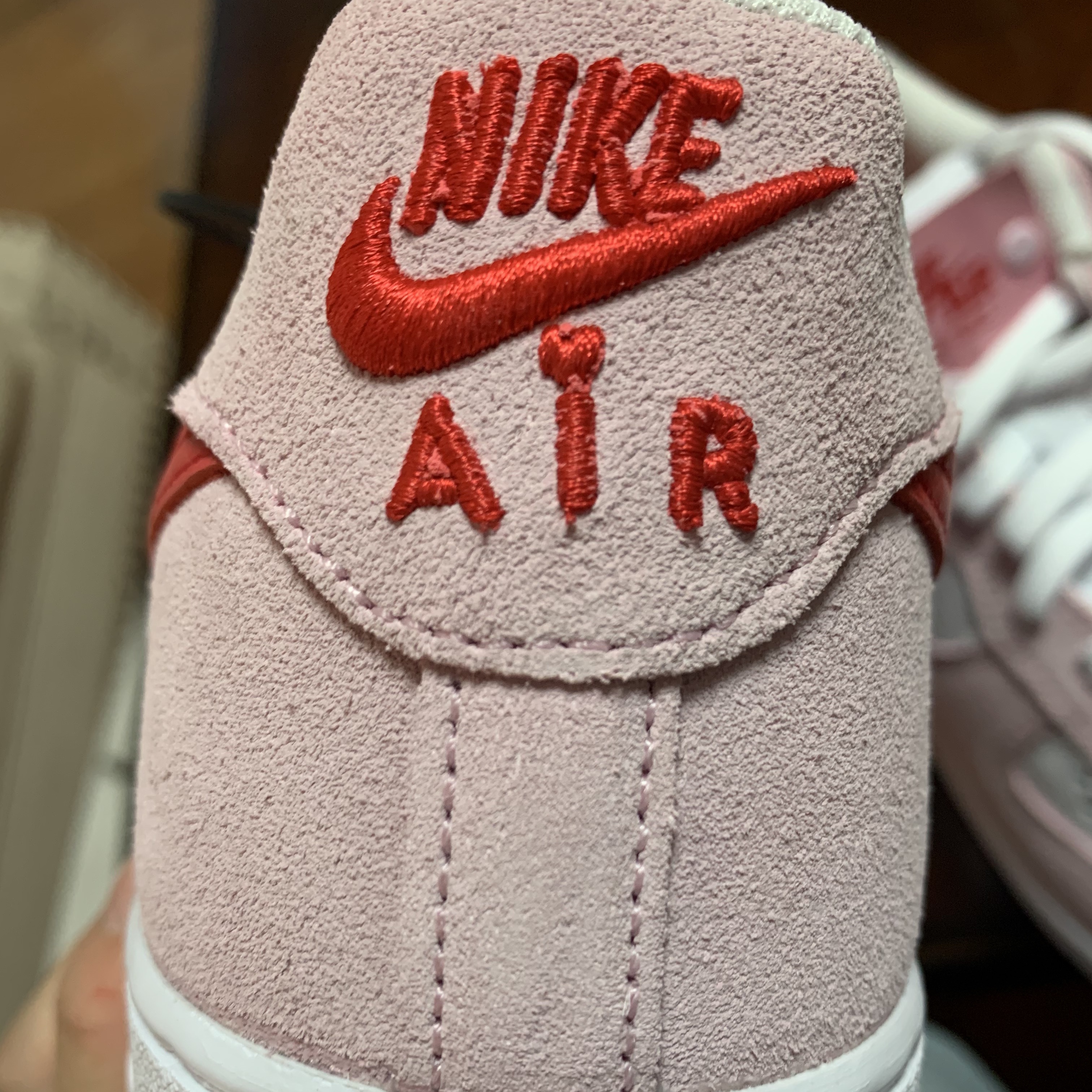Nike Air Force 1 '07 QS Valentine's Day 착용 스타일 - 5