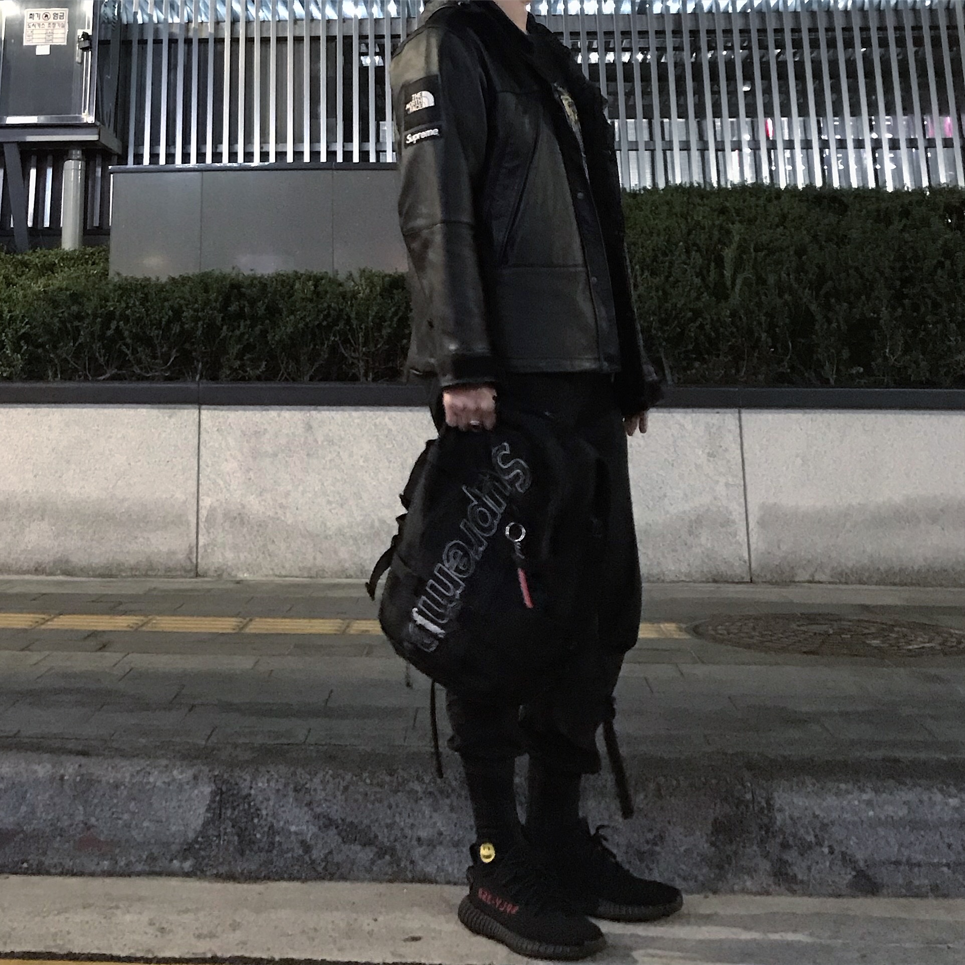 Supreme x The North Face Leather Mountain Parka Black - 18FW, Supreme Backpack Black - 18FW 착용 스타일