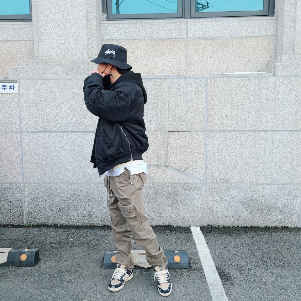 Nike x Stussy Bucket Hat Black, Nike x Travis Scott SB Dunk Low 착용 스타일