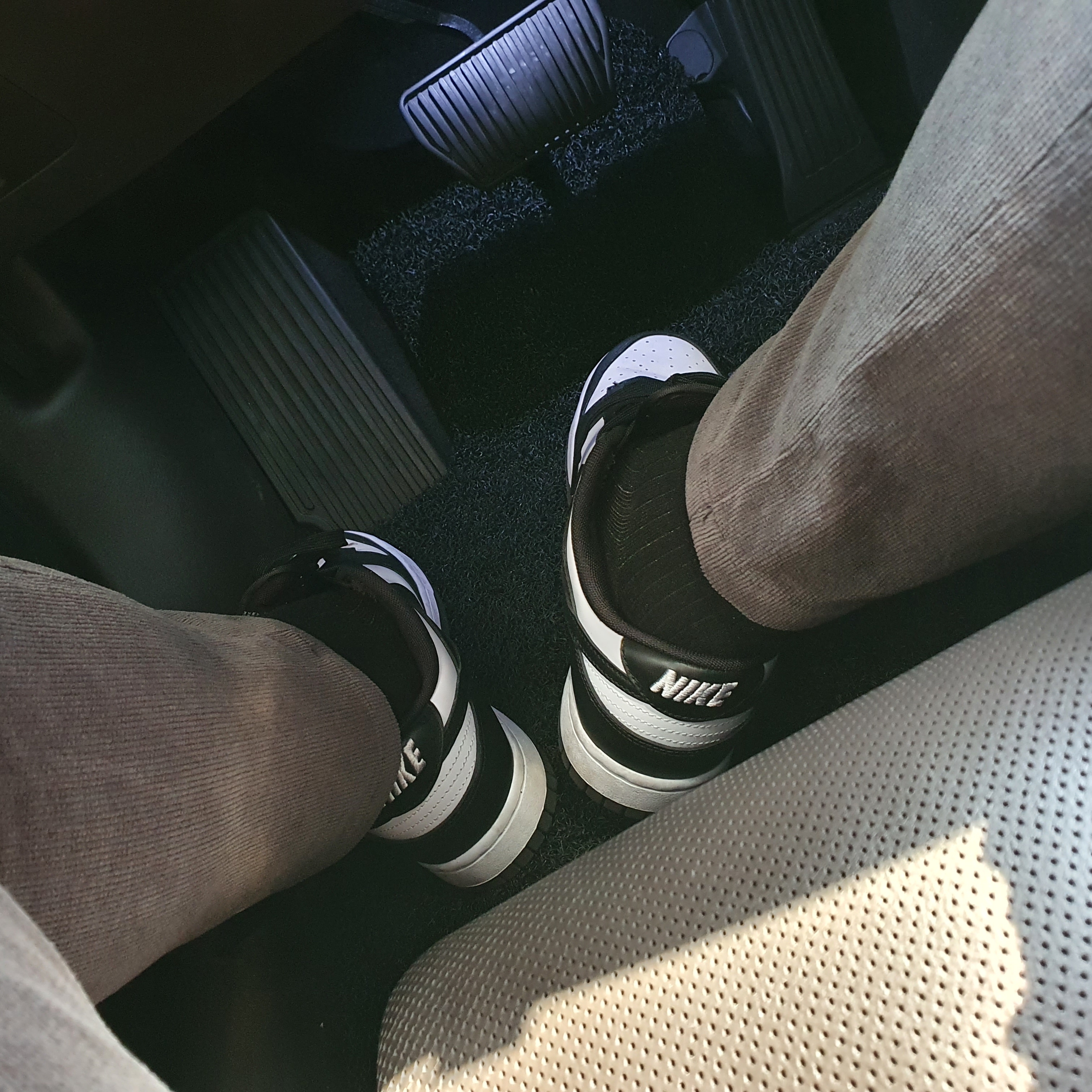 Nike Dunk Low Retro Black 착용 스타일