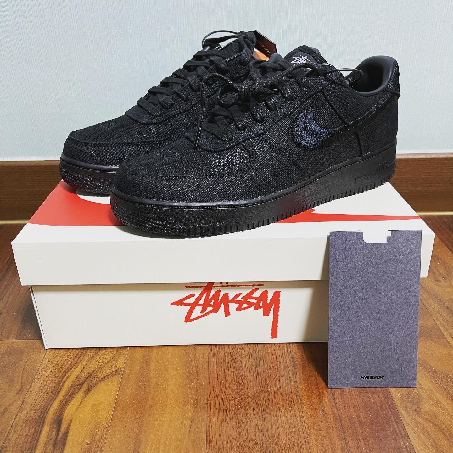 Nike Dunk Low Retro Black, Nike x Stussy Air Force 1 Low Triple Black 착용 스타일 - 2