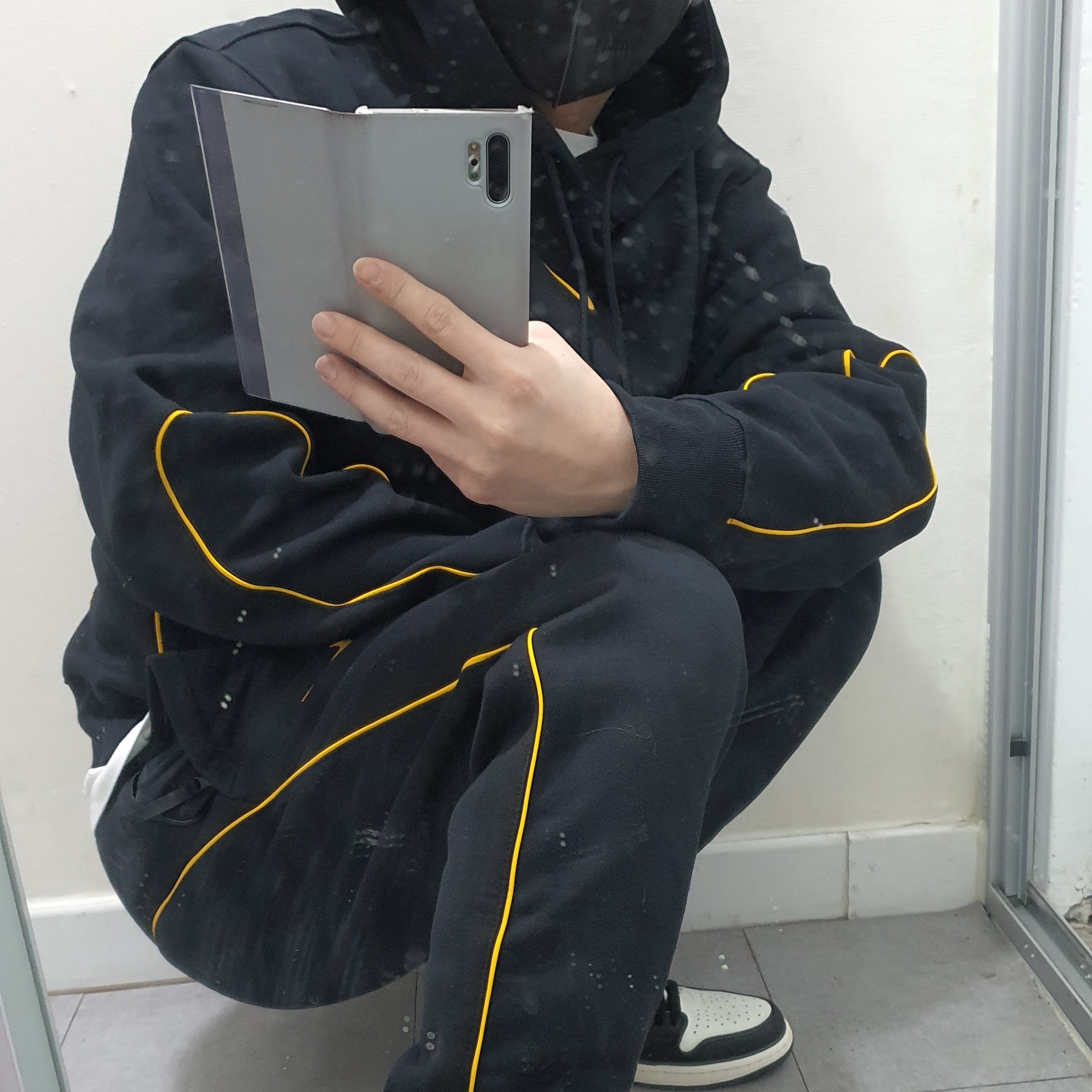 Jordan 1 Retro High OG Black Mocha, Nike x Drake Nocta Essential Hoodie Black - Asia 착용 스타일 - 2