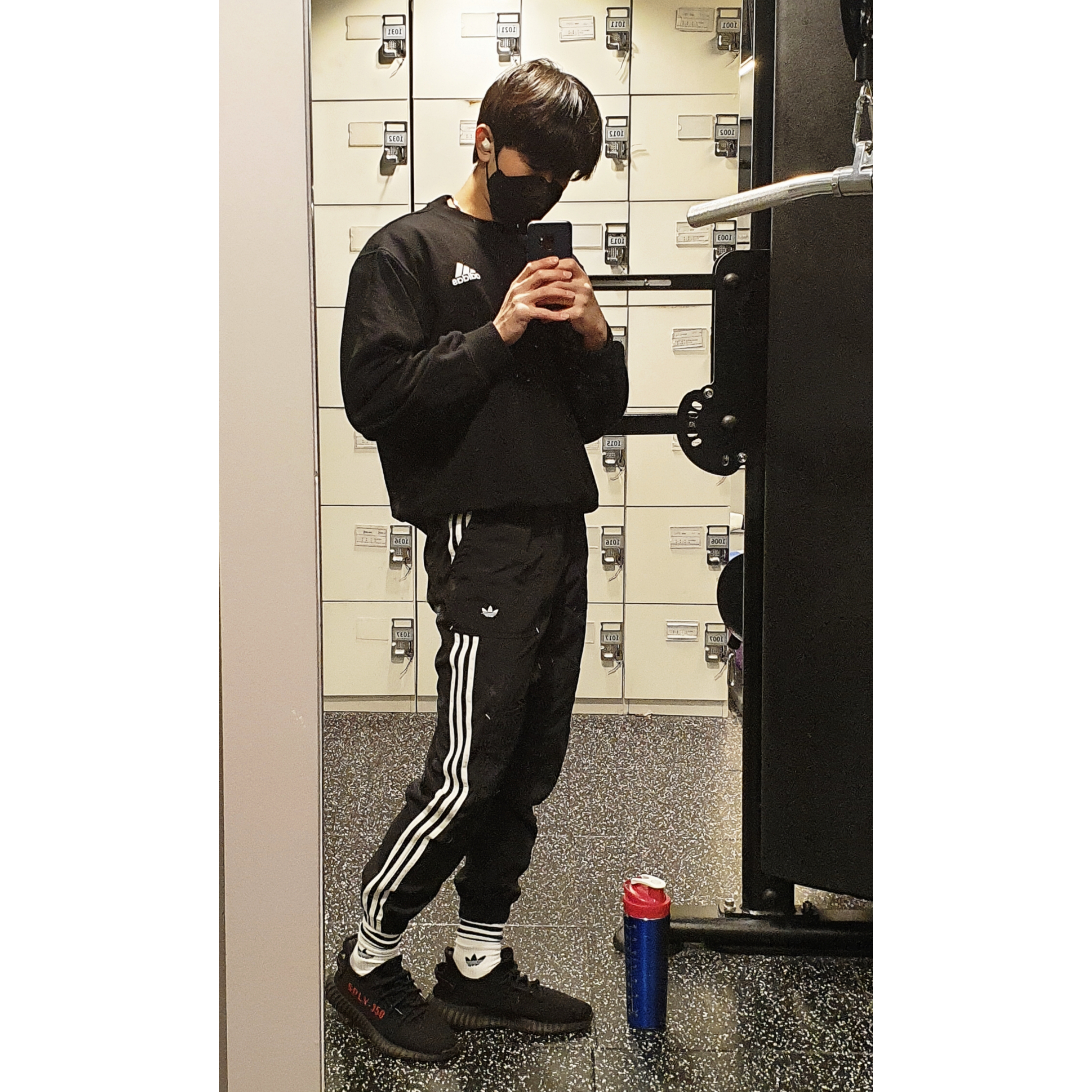 Adidas Yeezy Boost 350 V2 Black Red 2020 착용 스타일