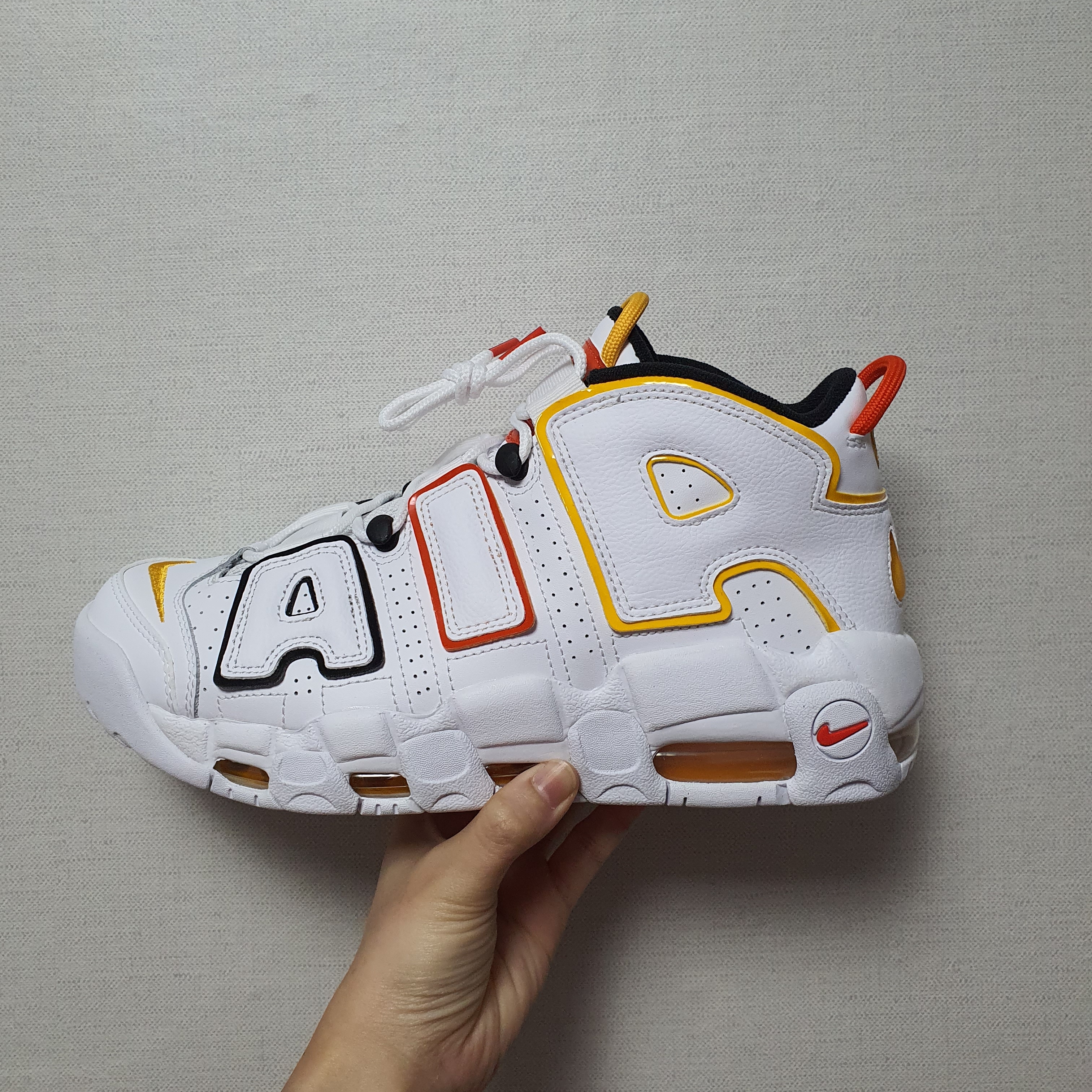 Nike Air More Uptempo Rayguns 착용 스타일